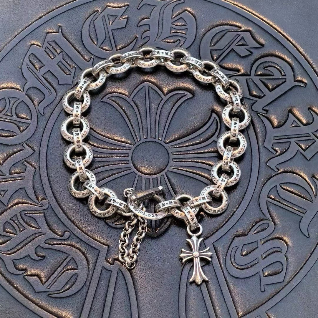 NO:111325,【Chrome Hearts】Classic retro tassel letter ring bracelet top-level seiko version!  Not a normal version on the market!  The workmanship of the fashionable and exquisite versatile model is almost the same as that of the zp, and it is also a very classic style with the Ch chain. It is consistent with the authentic product, and it is definitely not an ordinary version on the market!  , jewelry boutique, chrome hearts, chrome hearts, bracelet19860909【Chrome Hearts克罗心】经典复古流苏字母圈手链 顶级精工版本！绝非市面普通版本！时尚精美百搭款做工跟zp几乎没差,搭配Ch链也是很经典的款式 跟正品保持一致工艺,绝非市面普通版本！,饰品精品,chrome hearts,chrome hearts,bracelet,Jewelry