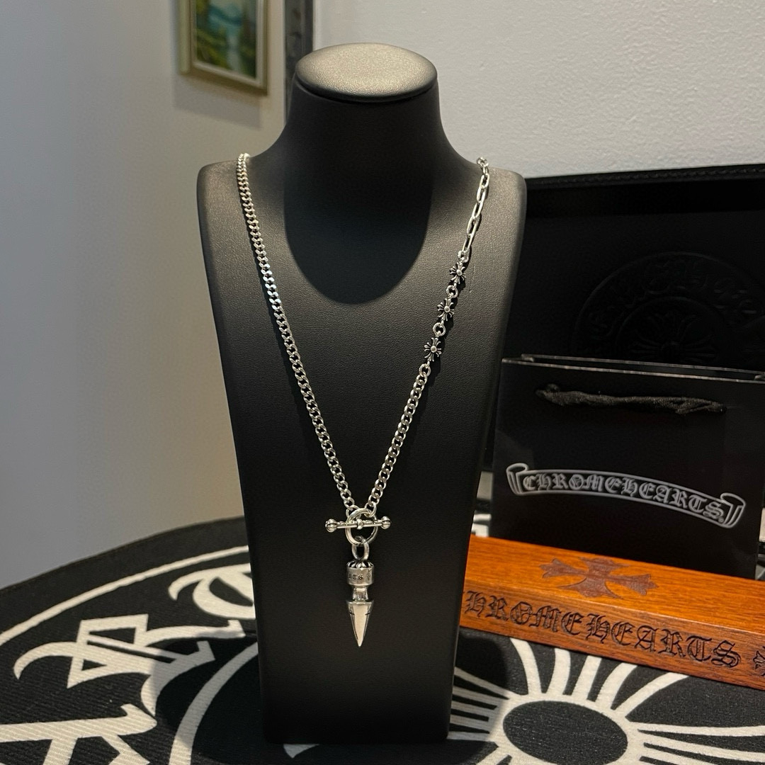 NO:111344,New [Counter Quality] Chrome Hearts Croxin Classic retro classic side necklace Bullet pendant Different pattern design styles with concave and convex shapes present a unique style Cross Scout flower is Croxin's ambition, so it lasts for a longer time Genuine version Chrome Hearts Croxin Difference to the market ordinary light version Corresponding to the quality of the version Benchmarking, looking at the details of the letter printing, retro old gray oxygen level. Seiko version!  !  !  Pure handmade ~ Authentic model opening must-have fashion and fashion, both men and women can wear it, same style for couples, original official website, rock punk style silver style, retro elements, trendy and versatile!  , jewelry boutique, chrome hearts, chrome hearts, necklace19860909新款【专柜品质】Chrome Hearts克罗心 经典复古经典侧身项链 子弹吊坠 凹凸造型不同的花纹设计风格 呈现出与众不同 十字架 童军花是克罗心的志 所以更经久不衰 正品打版Chrome Hearts克罗心 区别市场普通轻版 对版对标品质 看字印细节 复古做旧灰氧程度.精工版本！！！ 纯手工打造 ～正品开模潮流时尚必备 男女均可佩戴 情侣同款 官网原版 摇滚朋克泰银风格 复古元素 潮流百搭！,饰品精品,chrome hearts,chrome hearts,necklace,Jewelry