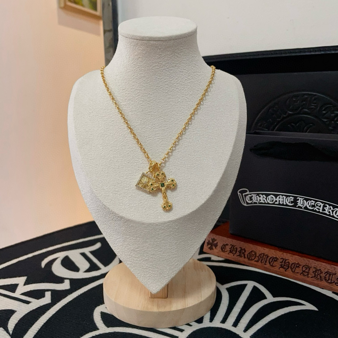 NO:111365,[Counter Quality] Chrome Hearts Croxin Classic Golden Cross Pendant. Different concave and convex and concave design styles present unique. Cross Scout flowers are Croxin's ambitions, so they last longer. Genuine version of Chrome Hearts Croxin. Different from the market ordinary light version. Benchmark the quality of the version. Look at the details of the letter printing. Retro and old gray oxygen level. Seiko version!  !  !  Pure handmade ~ Authentic model opening must-have fashion and fashion, both men and women can wear it, same style for couples, original official website, rock punk style silver style, retro elements, trendy and versatile!  , jewelry boutique, chrome hearts, chrome hearts, gold19860909批【专柜品质】Chrome Hearts克罗心经典黄金色十字架吊坠 凹凸造型不同的花纹设计风格 呈现出与众不同 十字架 童军花是克罗心的志 所以更经久不衰 正品打版Chrome Hearts克罗心 区别市场普通轻版 对版对标品质 看字印细节 复古做旧灰氧程度.精工版本！！！ 纯手工打造 ～正品开模潮流时尚必备 男女均可佩戴 情侣同款 官网原版 摇滚朋克泰银风格 复古元素 潮流百搭！,饰品精品,chrome hearts,chrome hearts,gold,Jewelry