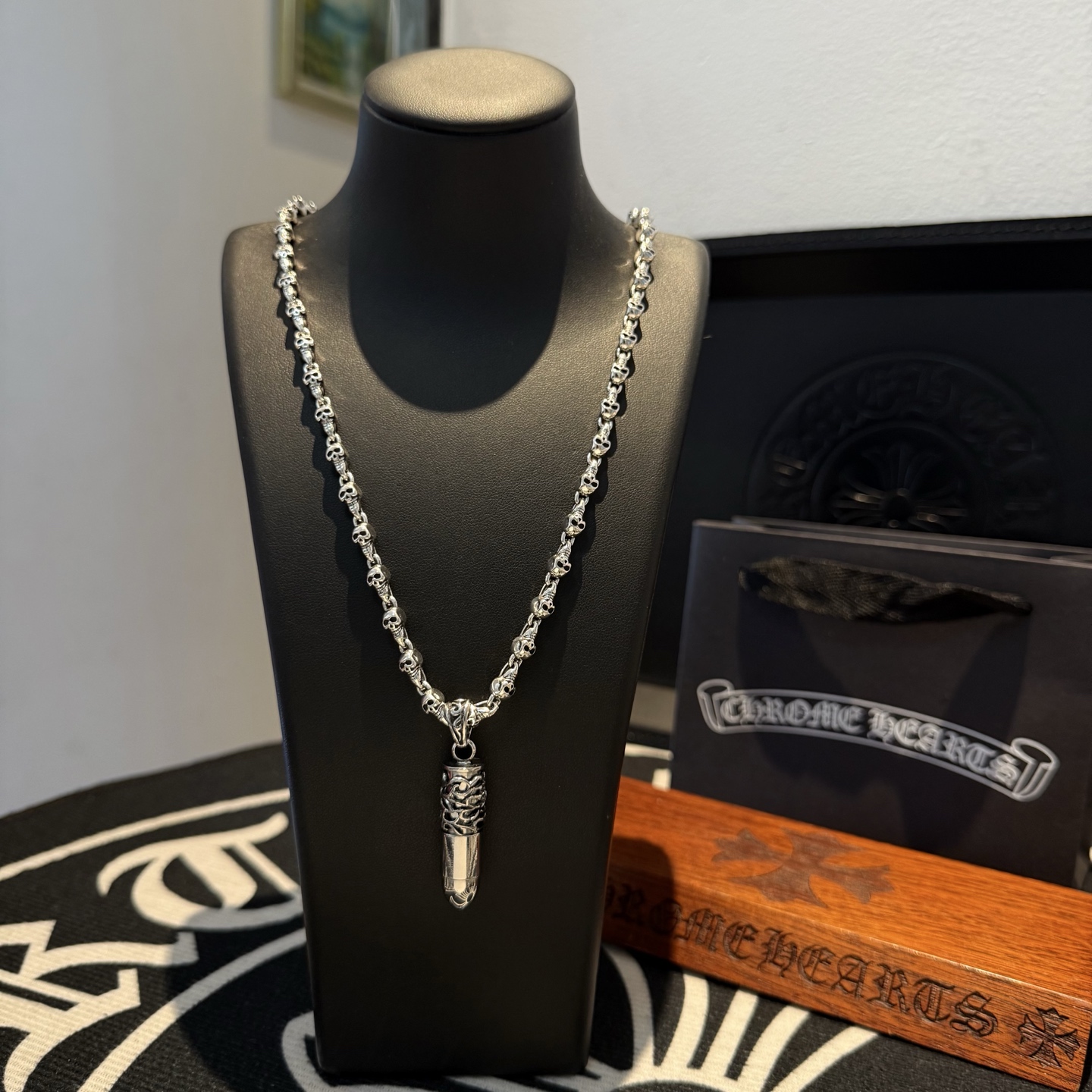 NO:111969,Batch New model [Counter Quality] Chrome Hearts Croxin Classic skull necklace Bullet pendant Different pattern design styles with concave and convex shapes Present unique Cross Scout flower is Croxin's ambition, so it lasts for a longer time Genuine version Chrome Hearts Croxin Difference to the market ordinary light version Corresponding to the quality of the version Benchmarking, looking at the details of the letter printing, retro old gray oxygen level. Seiko version!  !  !  Pure handmade ~ Authentic model opening must-have fashion and fashion, both men and women can wear it, same style for couples, original official website, rock punk style silver style, retro elements, trendy and versatile!  , jewelry boutique, chrome hearts, chrome hearts, necklace19860909批 新款【专柜品质】Chrome Hearts克罗心 经典骷髅头项链 子弹吊坠 凹凸造型不同的花纹设计风格 呈现出与众不同 十字架 童军花是克罗心的志 所以更经久不衰 正品打版Chrome Hearts克罗心 区别市场普通轻版 对版对标品质 看字印细节 复古做旧灰氧程度.精工版本！！！ 纯手工打造 ～正品开模潮流时尚必备 男女均可佩戴 情侣同款 官网原版 摇滚朋克泰银风格 复古元素 潮流百搭！,饰品精品,chrome hearts,chrome hearts,necklace,Jewelry