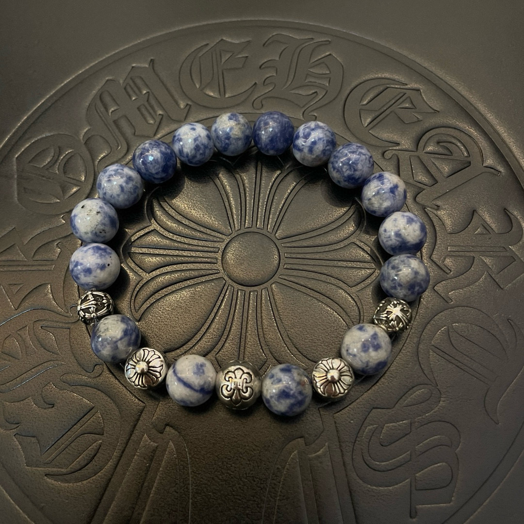 NO:111978,New [Counter Quality] Chrome Hearts Croxin Classic retro multi-element bracelet, Kuaishou/ins/Little Red Book popular, different concave and convex and convex design styles present unique. Cross Scout flowers are Croxin's logo, so they last longer. Genuine version Chrome Hearts Croxin, different from the market, match the quality, look at the details of the letter printing, the degree of retro old gray oxygen. Seiko version!  , jewelry boutique, chrome hearts, chrome hearts, bracelet19860909新款【专柜品质】Chrome Hearts克罗心 经典复古多元素手串手链 ,快手/ins/小红书热门,凹凸造型不同的花纹设计风格呈现出与众不同 十字架童军花是克罗心的标志 所以更经久不衰 正品打版Chrome Hearts克罗心 区别市场普通轻版 对版对标品质 看字印细节 复古做旧灰氧程度.精工版本！,饰品精品,chrome hearts,chrome hearts,bracelet,Jewelry