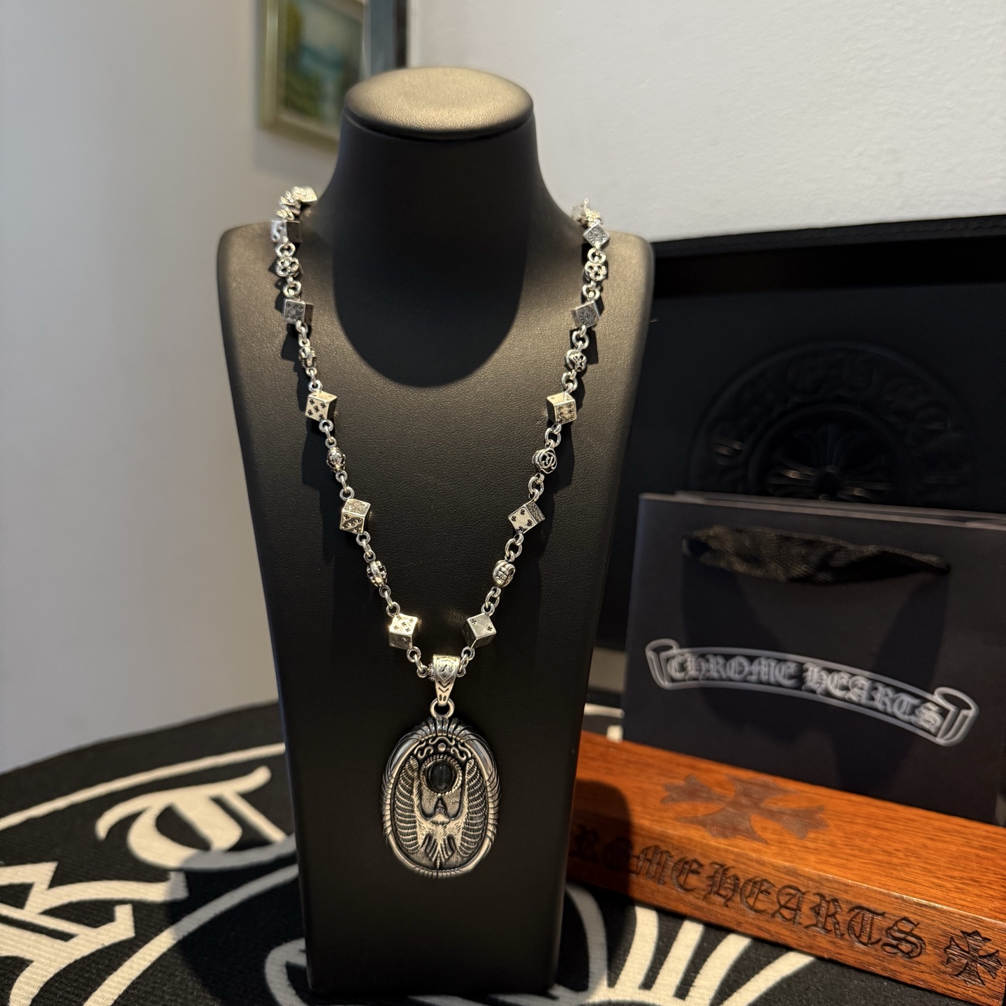 NO:111980,Batch New style [Counter Quality] Chrome Hearts Croxin Classic dice necklace Round brand pendant Different pattern design styles with concave and convex shapes Present unique Cross Scout flowers are Croxin's ambitions, so they last longer. Genuine version of Chrome Hearts Croxin Difference to the market ordinary light version, match the quality of the version, look at the details of the letter printing, retro old gray oxygen level. Seiko version!  !  !  Pure handmade ~ Authentic model opening must-have fashion and fashion, both men and women can wear it, same style for couples, original official website, rock punk style silver style, retro elements, trendy and versatile!  , jewelry boutique, chrome hearts, chrome hearts, necklace19860909批 新款【专柜品质】Chrome Hearts克罗心 经典骰子项链 圆牌吊坠 凹凸造型不同的花纹设计风格 呈现出与众不同 十字架 童军花是克罗心的志 所以更经久不衰 正品打版Chrome Hearts克罗心 区别市场普通轻版 对版对标品质 看字印细节 复古做旧灰氧程度.精工版本！！！ 纯手工打造 ～正品开模潮流时尚必备 男女均可佩戴 情侣同款 官网原版 摇滚朋克泰银风格 复古元素 潮流百搭！,饰品精品,chrome hearts,chrome hearts,necklace,Jewelry