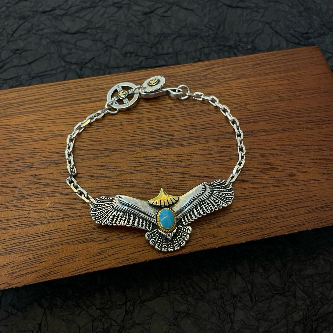 NO:111985,Comment [New Products on Shelves] Goro Takahashi Goro Retro Tsukishi Flying Eagle Bracelet, Top Version, Accepted Exclusive Shot, Mainly Focused on the High-end Market, Absolutely Different from the Ordinary Version!  The details of the picture product are consistent with ZP!  Original production process, precision quality, purely handmade, authentic model opening, fashion essentials, both men and women can wear, same couple style, rock punk silver style, retro elements, trendy and versatile, same style on the official website, fine jewelry, bracelet19860909批【新品上架】Goro’s高桥吾郎复古松石飞鹰手链,顶级版本 认准独家拍摄 主攻高端市场 绝对区别普通版本！图片产品细节与ZP一致！原版制作工艺 精工品质 纯手工打造 ～正品开模潮流时尚必备 男女均可佩戴 情侣款同款 摇滚朋克泰银风格 复古元素 潮流百搭 官网同款,饰品精品,bracelet,Jewelry