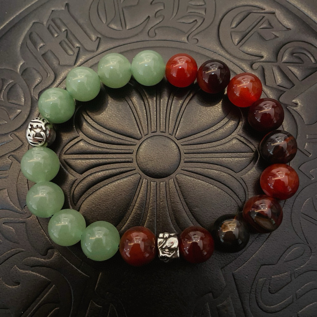 NO:112239,New [Counter Quality] Chrome Hearts Croxin Classic retro multi-element color-blocking bracelet bracelets, different pattern design styles with different concave and convex shapes present a unique style. Cross Scout flowers are Croxin's ambitions, so they last longer. Genuine version of Chrome Hearts Croxin, differentiating the market's ordinary light version, matching the quality, looking at the details of the letter printing, retro old gray oxygen level. Seiko version!  !  !  Pure handmade ~ Authentic model opening must-have fashion and fashion, both men and women can wear it, same style for couples, original official website, rock punk style silver style, retro elements, trendy and versatile!  , jewelry boutique, chrome hearts, chrome hearts, bracelet19860909新款【专柜品质】Chrome Hearts克罗心 经典复古多元素拼色手链手串,凹凸造型不同的花纹设计风格 呈现出与众不同 十字架 童军花是克罗心的志 所以更经久不衰 正品打版Chrome Hearts克罗心 区别市场普通轻版 对版对标品质 看字印细节 复古做旧灰氧程度.精工版本！！！ 纯手工打造 ～正品开模潮流时尚必备 男女均可佩戴 情侣同款 官网原版 摇滚朋克泰银风格 复古元素 潮流百搭！,饰品精品,chrome hearts,chrome hearts,bracelet,Jewelry