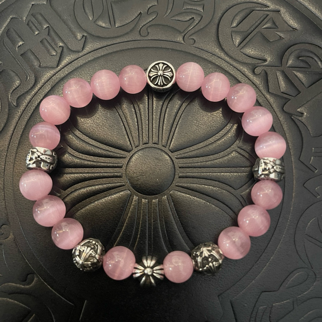 NO:112265,Batch New Model [Counter Quality] Chrome Hearts Croxin Classic Retro Multi-Element Bracelet Bracelet, Kuaishou/ins/Little Red Book Popular, Different Concave and Convex Scout Flowers present unique styles. Cross Scout Flowers are Croxin's logo, so they last longer. Genuine version Chrome Hearts Croxin Difference to the market ordinary light version, match the quality of the version, look at the details of the letter printing, retro and old gray oxygen level. Seiko version!  , jewelry boutique, chrome hearts, chrome hearts, bracelet19860909批 新款【专柜品质】Chrome Hearts克罗心 经典复古多元素手串手链 ,快手/ins/小红书热门,凹凸造型不同的花纹设计风格呈现出与众不同 十字架童军花是克罗心的标志 所以更经久不衰 正品打版Chrome Hearts克罗心 区别市场普通轻版 对版对标品质 看字印细节 复古做旧灰氧程度.精工版本！,饰品精品,chrome hearts,chrome hearts,bracelet,Jewelry