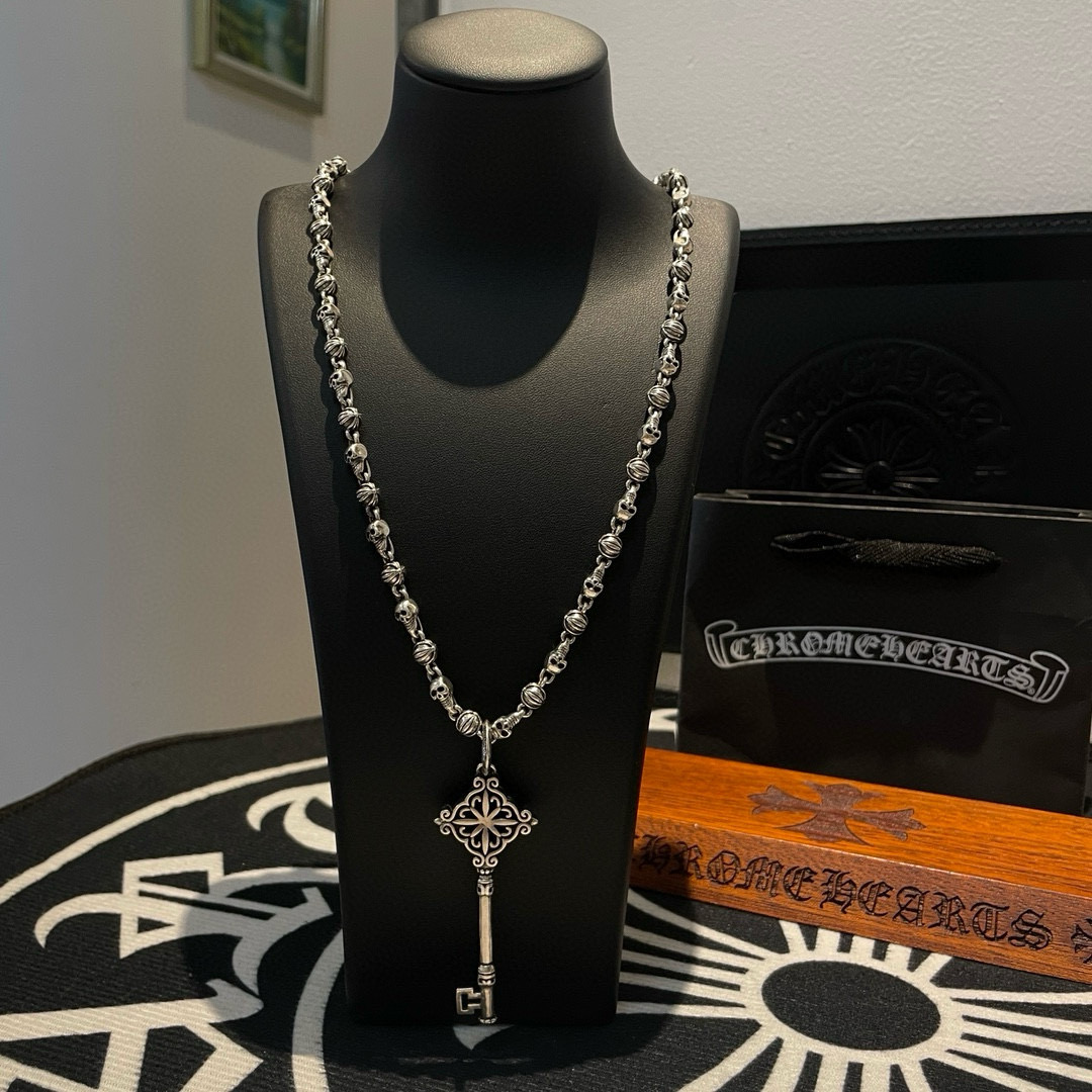 NO:112268,TikTok/Kuaishou/ins/Xiaohongshu/Live Hot, New [Counter Quality] Chrome Hearts Croxin Skull Necklace, Key Pendant, Concave and Convex and Convex Scout Flowers present unique to others Cross Scout Flowers are Croxin's ambitions, so they last longer. Genuine version of Chrome Hearts Croxin, different market light version, benchmarking quality, looking at the details of the letter printing, retro old gray oxygen level. Seiko version!  !  !  Pure handmade ~ Authentic model opening must-have fashion and fashion, both men and women can wear it, same style for couples, original official website, rock punk style silver style, retro elements, trendy and versatile!  , jewelry boutique, chrome hearts, chrome hearts, necklace19860909批 抖音/快手/ins/小红书/直播热门 ,新款【专柜品质】Chrome Hearts克罗心骷髅头项链 ,钥匙吊坠,凹凸造型不同的花纹设计风格 呈现出与众不同 十字架 童军花是克罗心的志 所以更经久不衰 正品打版Chrome Hearts克罗心 区别市场普通轻版 对版对标品质 看字印细节 复古做旧灰氧程度.精工版本！！！ 纯手工打造 ～正品开模潮流时尚必备 男女均可佩戴 情侣同款 官网原版 摇滚朋克泰银风格 复古元素 潮流百搭！,饰品精品,chrome hearts,chrome hearts,necklace,Jewelry