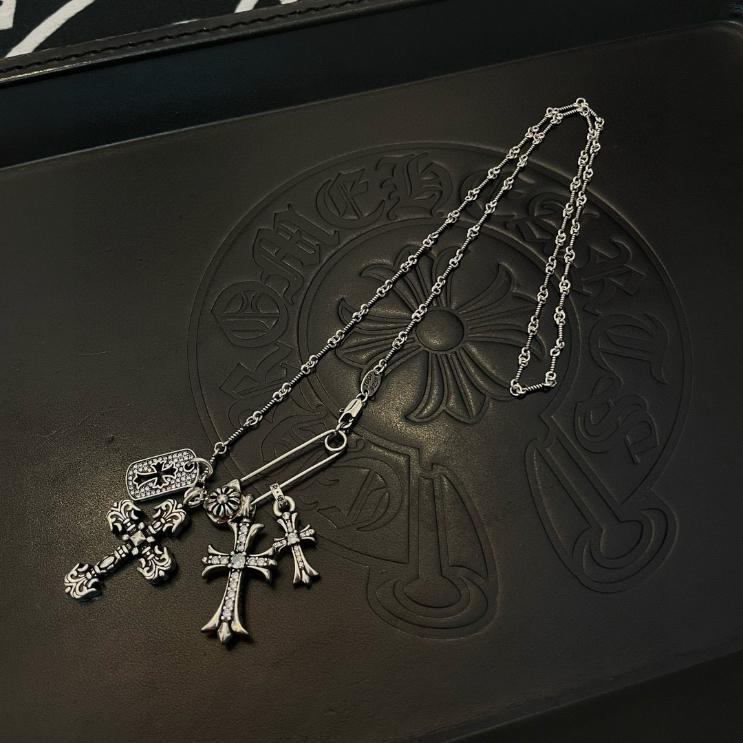 NO:112248,TikTok/Kuaishou/ins/Xiaohongshu/Live Hot, New [Counter Quality] Chrome Hearts Crowxin Classic Necklace, Four-combination Cross pendant, Different concave and convex and concave design styles, presenting unique crosses. Cross Scout flowers are Crowxin's ambitions, so they last longer. Genuine version of Chrome Hearts Crowxin, different from the market, benchmarking the quality of the version, looking at the details of the letter printing, retro, old gray oxygen level. Seiko version!  !  !  Pure handmade ~ Authentic model opening must-have fashion and fashion, both men and women can wear it, same style for couples, original official website, rock punk style silver style, retro elements, trendy and versatile!  , jewelry boutique, chrome hearts, chrome hearts, necklace19860909批 抖音/快手/ins/小红书/直播热门 ,新款【专柜品质】Chrome Hearts克罗心经典项链 ,四组合十字架吊坠,凹凸造型不同的花纹设计风格 呈现出与众不同 十字架 童军花是克罗心的志 所以更经久不衰 正品打版Chrome Hearts克罗心 区别市场普通轻版 对版对标品质 看字印细节 复古做旧灰氧程度.精工版本！！！ 纯手工打造 ～正品开模潮流时尚必备 男女均可佩戴 情侣同款 官网原版 摇滚朋克泰银风格 复古元素 潮流百搭！,饰品精品,chrome hearts,chrome hearts,necklace,Jewelry