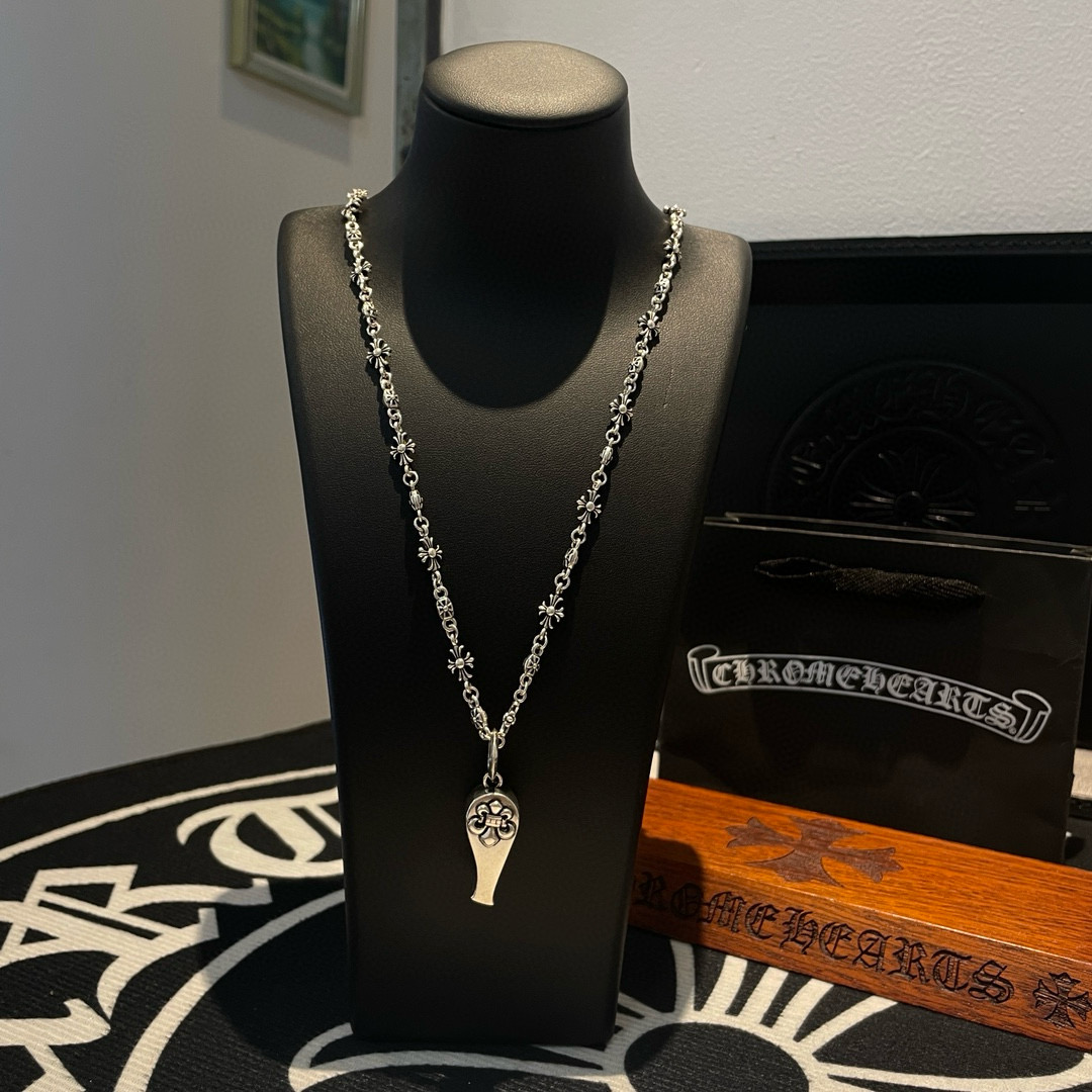 NO:112603,Batch New style [Counter Quality] Chrome Hearts Croxin Classic retro multi-element cross flower necklace Whistle pendant Different pattern design styles with concave and convex shapes Present unique Cross Scout flowers are Croxin's ambitions, so they last longer. Genuine version Chrome Hearts Croxin Difference to the market ordinary light version, match the quality of the version, look at the details of the letter printing, retro old gray oxygen level. Seiko version!  !  !  Pure handmade ~ Authentic model opening must-have fashion and fashion, both men and women can wear it, same style for couples, original official website, rock punk style silver style, retro elements, trendy and versatile!  , jewelry boutique, chrome hearts, chrome hearts, necklace19860909批 新款【专柜品质】Chrome Hearts克罗心 经典复古多元素十字花项链 哨子吊坠 凹凸造型不同的花纹设计风格 呈现出与众不同 十字架 童军花是克罗心的志 所以更经久不衰 正品打版Chrome Hearts克罗心 区别市场普通轻版 对版对标品质 看字印细节 复古做旧灰氧程度.精工版本！！！ 纯手工打造 ～正品开模潮流时尚必备 男女均可佩戴 情侣同款 官网原版 摇滚朋克泰银风格 复古元素 潮流百搭！,饰品精品,chrome hearts,chrome hearts,necklace,Jewelry