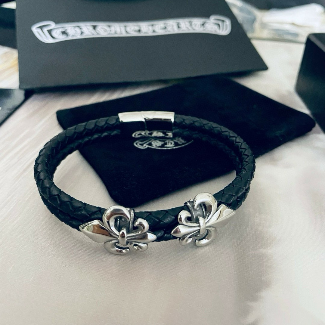 NO:112626,Chrome He@rts Crowe classic Scouts flower leather rope bracelet ~ authentic fashion must-have for opening molds, both men and women can wear it, same style for couples, rock punk, silver style, retro elements, trendy and versatile, same style for official website, fine jewelry, chrome hearts, chrome hearts, bracelet19860909Chrome He@rts 克罗心经典童军花皮绳手链～正品开模潮流时尚必备 男女均可佩戴 情侣款同款 摇滚朋克泰银风格 复古元素 潮流百搭 官网同款,饰品精品,chrome hearts,chrome hearts,bracelet,Jewelry
