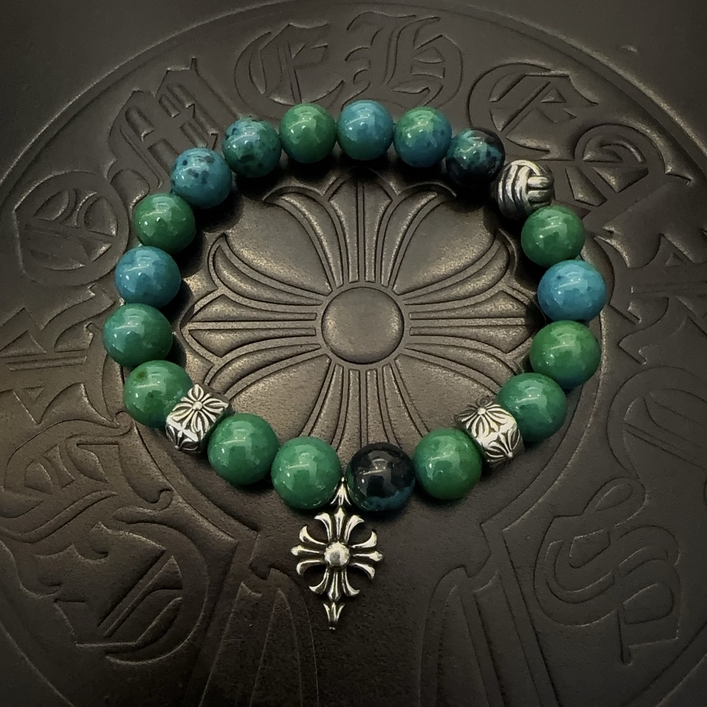 NO:112660,Batch New Model [Counter Quality] Chrome Hearts Croxin Classic Retro Multi-Element Bracelet Bracelet, Kuaishou/ins/Little Red Book Popular, Different Concave and Convex Scout Flowers present unique styles. Cross Scout Flowers are Croxin's logo, so they last longer. Genuine version Chrome Hearts Croxin Difference to the market ordinary light version, match the quality of the version, look at the details of the letter printing, retro and old gray oxygen level. Seiko version!  , jewelry boutique, chrome hearts, chrome hearts, bracelet19860909批 新款【专柜品质】Chrome Hearts克罗心 经典复古多元素手串手链 ,快手/ins/小红书热门,凹凸造型不同的花纹设计风格呈现出与众不同 十字架童军花是克罗心的标志 所以更经久不衰 正品打版Chrome Hearts克罗心 区别市场普通轻版 对版对标品质 看字印细节 复古做旧灰氧程度.精工版本！,饰品精品,chrome hearts,chrome hearts,bracelet,Jewelry