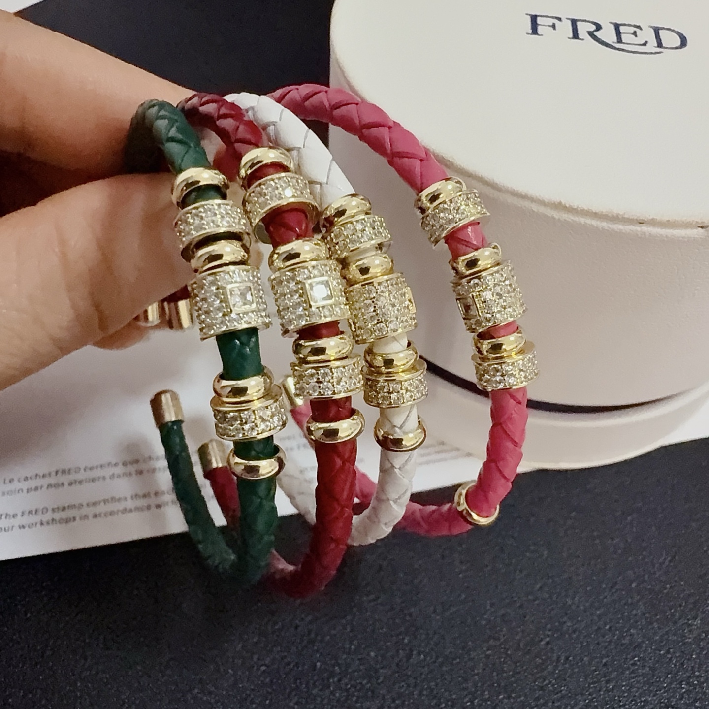 NO:380125,Popular Fered bracelet, full-diamond horseshoe buckle bracelet, classic and versatile, internet celebrity expert, fashion must-have items for fashion, 11 pairs of customization, thickened electroplating 18k craftsmanship, trendy and cool couple bracelet ~ the effect is very versatile!  !  Four colors, jewelry quality, bracelet, bracelet19860909火爆 费雷德手绳,满钻马蹄扣手镯手链,经典百搭,网红达人 时尚一族备必单品时尚精致,11对版定制,加厚电镀18k工艺,又潮又酷的情侣款手绳～上手效果非常百搭！！四色入,饰品精品,bracelet,bracelet,Jewelry