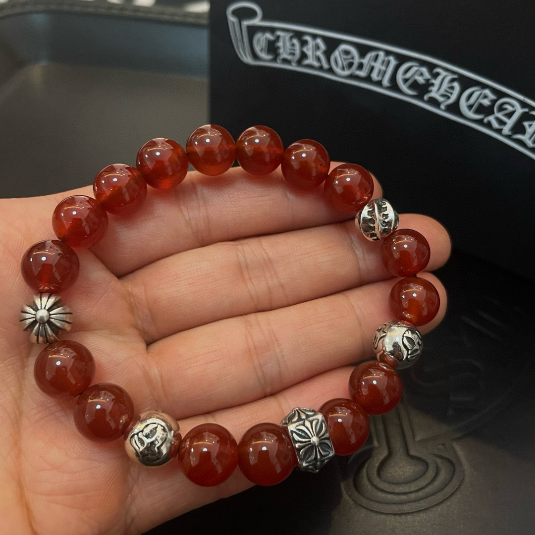 💰145 新款【专柜品质】Chrome Hearts克罗心 经典复古多元素手串手链 ，快手/ins/小红书热门，凹凸造型不同的花纹设计风格呈现出与众不同 十字架童军花是克罗心的标志 所以更经久不衰 正品打版Chrome Hearts克罗心 区别市场普通轻版 对版对标品质 看字印细节 复古做旧灰氧程度.精工版本！