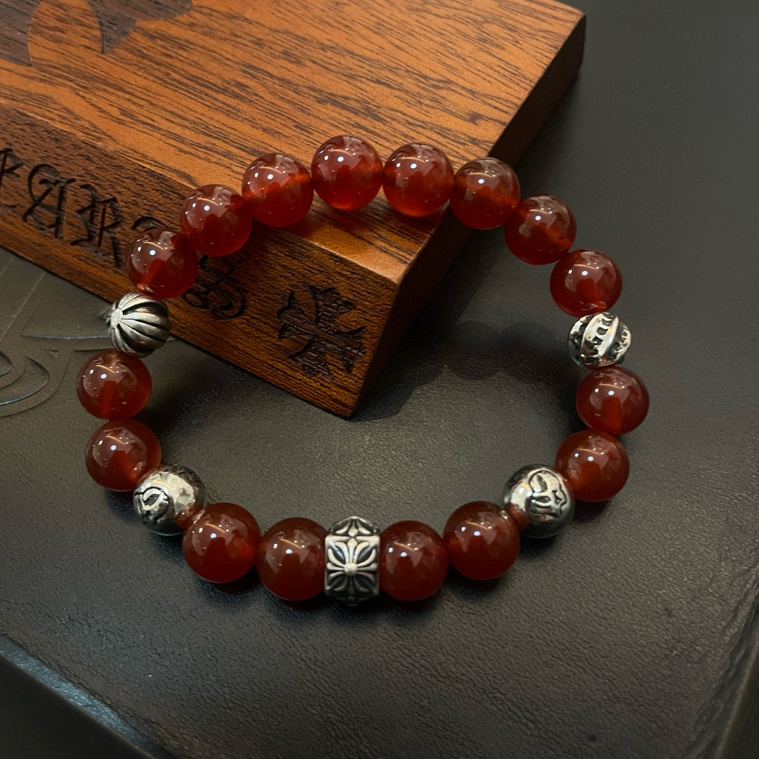 💰145 新款【专柜品质】Chrome Hearts克罗心 经典复古多元素手串手链 ，快手/ins/小红书热门，凹凸造型不同的花纹设计风格呈现出与众不同 十字架童军花是克罗心的标志 所以更经久不衰 正品打版Chrome Hearts克罗心 区别市场普通轻版 对版对标品质 看字印细节 复古做旧灰氧程度.精工版本！