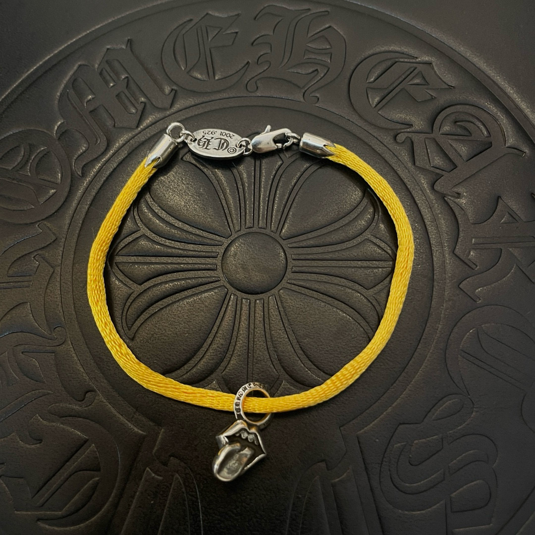 NO:113431,New [Counter Quality] Chrome Hearts Croxin Classic retro big tongue bracelet bracelet, Kuaishou/ins/Little Red Book popular, different concave and convex and convex design styles present unique. Cross Scout flowers are Croxin's logo, so they last longer. Genuine version Chrome Hearts Croxin, different from the market, match the quality, look at the details of the letter printing, retro old gray oxygen level. Seiko version!  The style is unique. The Cross Scout Flower is the logo of Croxin, so it lasts for a long time. The authentic version of Chrome Hearts is different from the market. The normal light version is matched with the quality. Look at the details of the letter printing. The degree of retro and old gray oxygen. Seiko version!  , jewelry boutique, chrome hearts, chrome hearts, bracelet19860909新款【专柜品质】Chrome Hearts克罗心 经典复古大舌头手绳手链 ,快手/ins/小红书热门,凹凸造型不同的花纹设计风格呈现出与众不同 十字架童军花是克罗心的标志 所以更经久不衰 正品打版Chrome Hearts克罗心 区别市场普通轻版 对版对标品质 看字印细节 复古做旧灰氧程度.精工版本！风格呈现出与众不同 十字架童军花是克罗心的标志 所以更经久不衰 正品打版Chrome Hearts克罗心 区别市场普通轻版 对版对标品质 看字印细节 复古做旧灰氧程度.精工版本！,饰品精品,chrome hearts,chrome hearts,bracelet,Jewelry