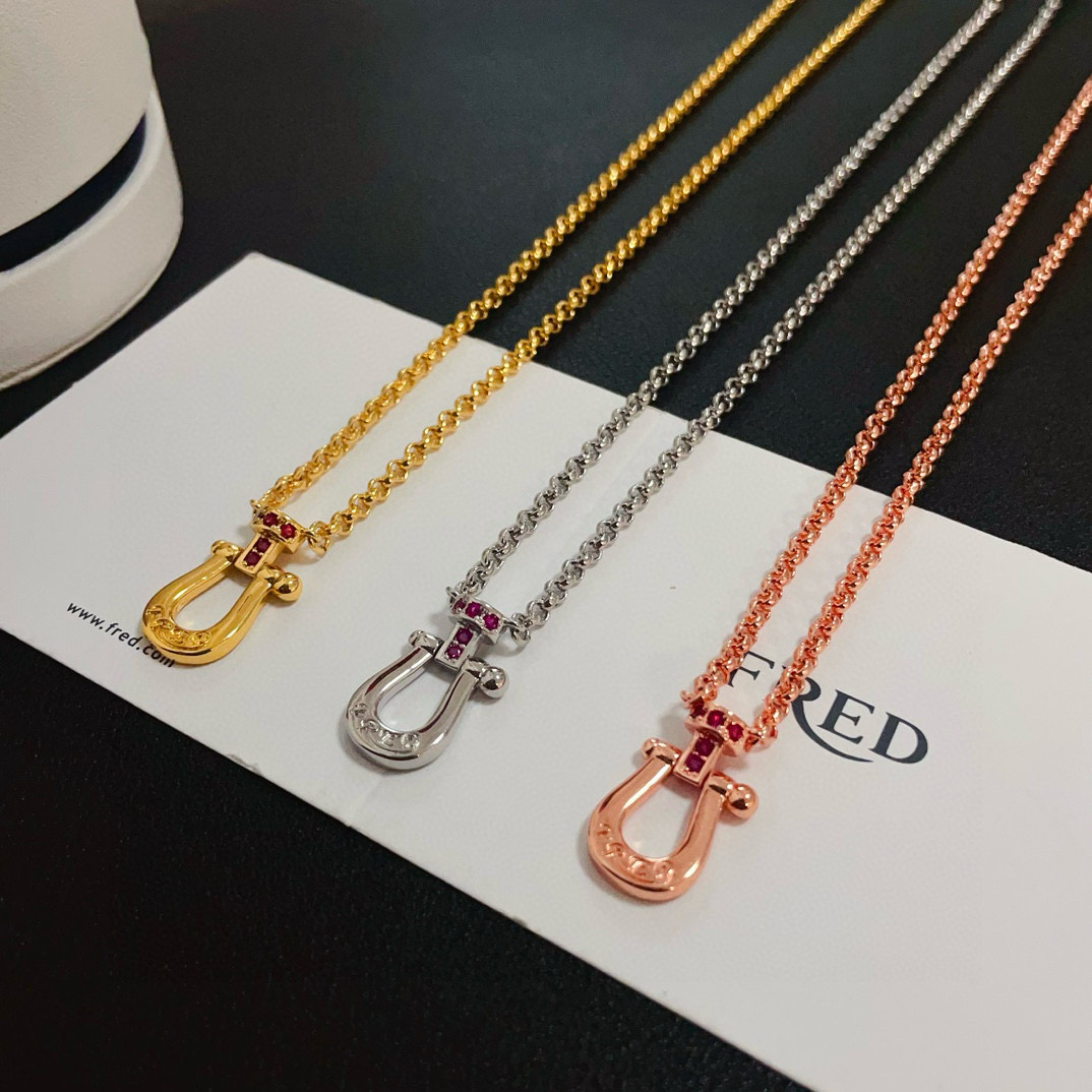 NO:113466,Feredman's drill horseshoe buckle necklace, high-end customization, counter material, thickened electroplating technology, logo, very iconic, simple and elegant, can be easily controlled whether it is daily outfit or special occasions, instantly improving the style and taste of the overall shape., jewelry quality, necklace19860909费雷德满钻马蹄扣项链,高端定制,专柜材质,加厚电镀工艺,带logo,非常有标志性,简洁大方,不管是日常穿搭还是特别场合都能轻松驾驭,瞬间提升整体造型的格调与品味.,饰品精品,necklace,Jewelry