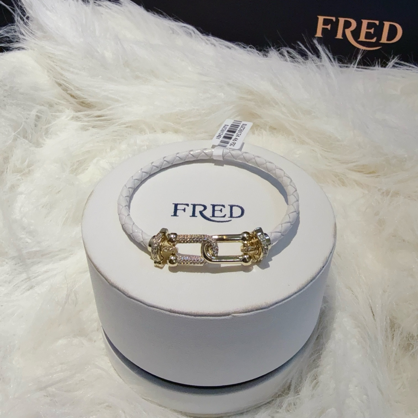 NO:380110,Popular Feredman Diamond Horseshoe Buckle Bracelet, classic and versatile, Internet celebrity expert, a must-have item for fashion, fashionable and exquisite, 11 pairs of customized versions, the difference is that the ordinary version on the market, thickened electroplating 18k process, the effect is very versatile!  !  , jewelry quality, bracelet19860909火爆 费雷德满钻马蹄扣手绳手镯,经典百搭,网红达人 时尚一族备必单品,时尚精致,11对版定制,区别在于市面上普通版本,加厚电镀18k工艺,上手效果非常百搭！！,饰品精品,bracelet,Jewelry