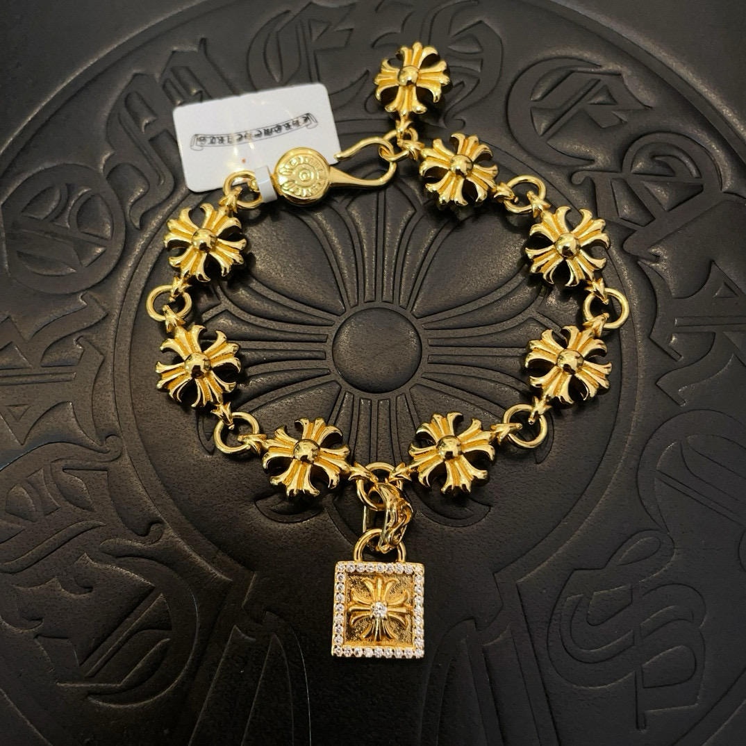 NO:113876,New model [Counter Quality] Chrome Hearts Croxin Cross Flower Square Bracelet, Kuaishou/ins/Little Red Book popular, different concave and convex and convex design styles present unique. Cross Scout Flower is Croxin's logo, so it lasts for a long time. Genuine version of Chrome Hearts Croxin, different from the market, benchmark the quality of the version, look at the details of the letter printing, retro, old gray oxygen level. Seiko version!  , jewelry boutique, chrome hearts, chrome hearts, bracelet19860909批 新款【专柜品质】Chrome Hearts克罗心十字花方牌手链 ,快手/ins/小红书热门,凹凸造型不同的花纹设计风格呈现出与众不同 十字架童军花是克罗心的标志 所以更经久不衰 正品打版Chrome Hearts克罗心 区别市场普通轻版 对版对标品质 看字印细节 复古做旧灰氧程度.精工版本！,饰品精品,chrome hearts,chrome hearts,bracelet,Jewelry