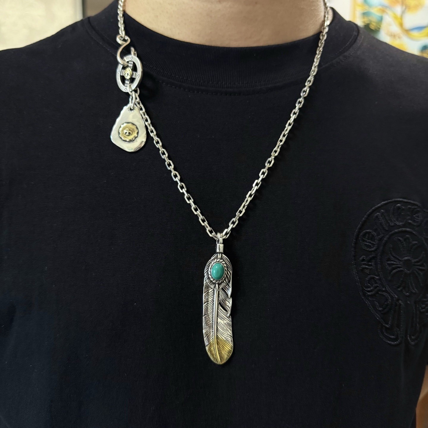 NO:114199,[New Products are on the Shelves] Goro’s Takahashi Goro Matsushi Feather Pendant, Takahashi Classic Necklace, Top Version, Accepted Exclusive Shooting, Focus on the High-end Market, Kuaishou/ins/Xiaohongshu popular models, absolutely different from ordinary versions!  The details of the picture product are consistent with ZP!  Original production process, precision quality, purely handmade, authentic model opening, fashion essentials, both men and women can wear, same couple style, rock punk silver style, retro elements, trendy and versatile, same style on the official website, fine jewelry, necklace19860909【新品上架】Goro’s高桥吾郎松石羽毛吊坠,高桥经典项链,顶级版本,认准独家拍摄,主攻高端市场 ,快手/ins/小红书热门款,绝对区别普通版本！图片产品细节与ZP一致！原版制作工艺 精工品质 纯手工打造 ～正品开模潮流时尚必备 男女均可佩戴 情侣款同款 摇滚朋克泰银风格 复古元素 潮流百搭 官网同款,饰品精品,necklace,Jewelry