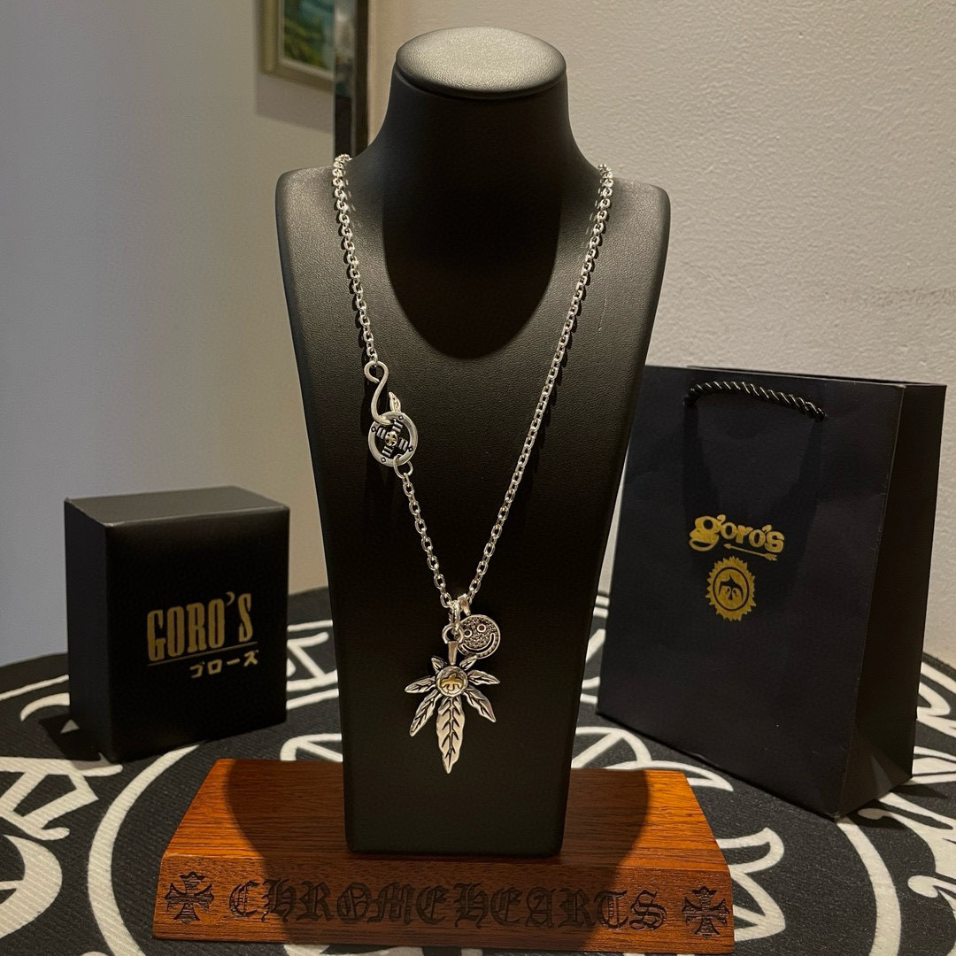 NO:114205,[New Products are on the Shelves] Goro’s Takahashi Goro Maple Leaf Smiling Pendant, Takahashi Classic Necklace, Top Version, Accepted Exclusive Shooting, Focus on the High-end Market, Kuaishou/ins/Xiaohongshu Hot Model, absolutely different from the ordinary version!  The details of the picture product are consistent with ZP!  Original production process, precision quality, purely handmade, authentic model opening, fashion essentials, both men and women can wear, same couple style, rock punk silver style, retro elements, trendy and versatile, same style on the official website, fine jewelry, necklace19860909批【新品上架】Goro’s高桥吾郎枫叶笑脸吊坠,高桥经典项链,顶级版本,认准独家拍摄,主攻高端市场 ,快手/ins/小红书热门款,绝对区别普通版本！图片产品细节与ZP一致！原版制作工艺 精工品质 纯手工打造 ～正品开模潮流时尚必备 男女均可佩戴 情侣款同款 摇滚朋克泰银风格 复古元素 潮流百搭 官网同款,饰品精品,necklace,Jewelry