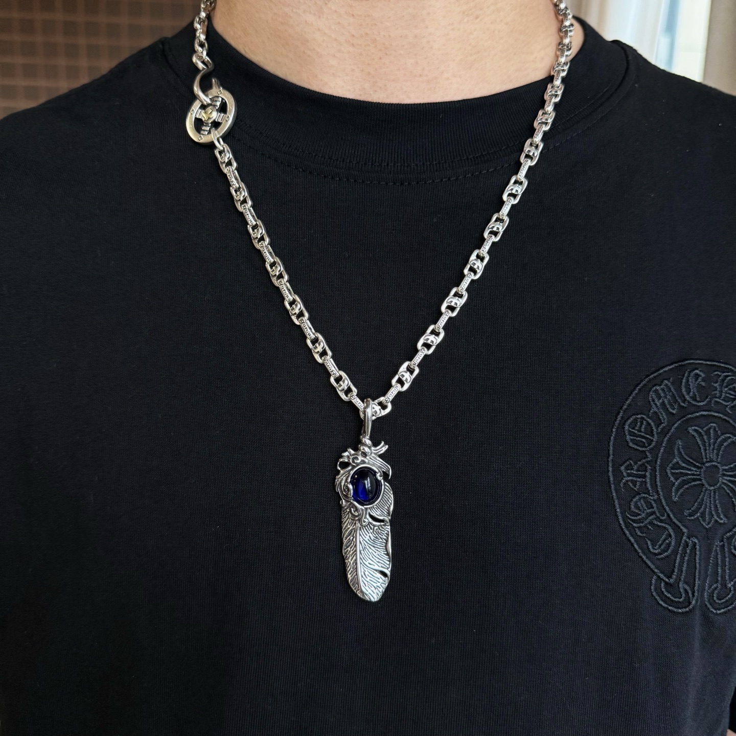 NO:114192,[New Products are on the Shelves] Goro’s Takahashi Goro Sapphire Feather Pendant, Takahashi Classic Necklace, Top Version, Accepted Exclusive Shooting, Focus on the High-end Market, Kuaishou/ins/Xiaohongshu popular models, absolutely different from the ordinary version!  The details of the picture product are consistent with ZP!  Original production process, precision quality, purely handmade, authentic model opening, fashion essentials, both men and women can wear, same couple style, rock punk silver style, retro elements, trendy and versatile, same style on the official website, fine jewelry, necklace19860909【新品上架】Goro’s高桥吾郎蓝宝石羽毛吊坠,高桥经典项链,顶级版本,认准独家拍摄,主攻高端市场 ,快手/ins/小红书热门款,绝对区别普通版本！图片产品细节与ZP一致！原版制作工艺 精工品质 纯手工打造 ～正品开模潮流时尚必备 男女均可佩戴 情侣款同款 摇滚朋克泰银风格 复古元素 潮流百搭 官网同款,饰品精品,necklace,Jewelry