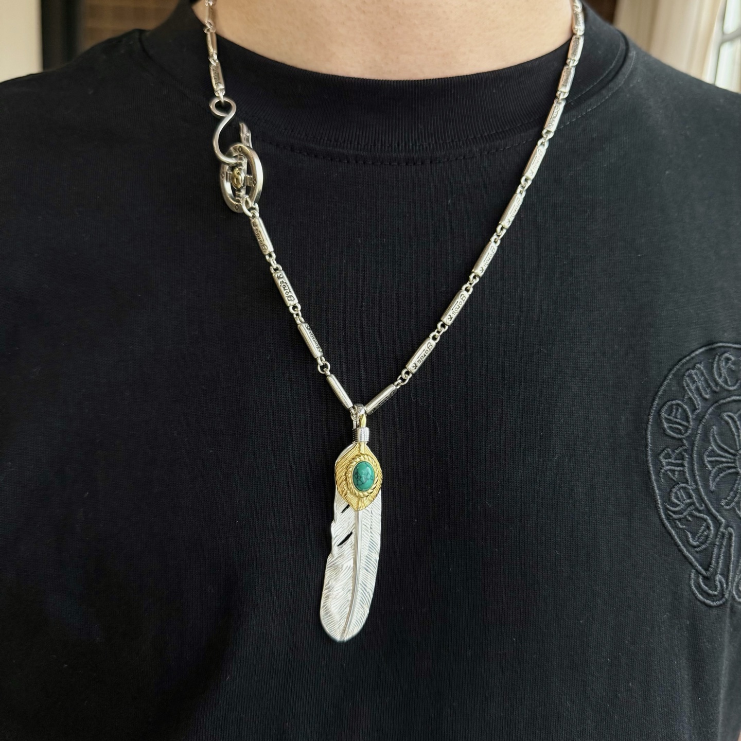 NO:114216,[New Products are on the Shelves] Goro’s Takahashi Goro Matsushi Feather Cross Pendant, Takahashi Classic Letter Necklace, Top Version, Accepted Exclusive Shooting, Focus on the High-end Market, Kuaishou/ins/Xiaohongshu popular models, absolutely different from ordinary versions!  The details of the picture product are consistent with ZP!  Original production process, precision quality, purely handmade, authentic model opening, fashion essentials, both men and women can wear, same couple style, rock punk silver style, retro elements, trendy and versatile, same style on the official website, fine jewelry, necklace19860909【新品上架】Goro’s高桥吾郎松石羽毛十字架吊坠,高桥经典字母项链,顶级版本,认准独家拍摄,主攻高端市场 ,快手/ins/小红书热门款,绝对区别普通版本！图片产品细节与ZP一致！原版制作工艺 精工品质 纯手工打造 ～正品开模潮流时尚必备 男女均可佩戴 情侣款同款 摇滚朋克泰银风格 复古元素 潮流百搭 官网同款,饰品精品,necklace,Jewelry