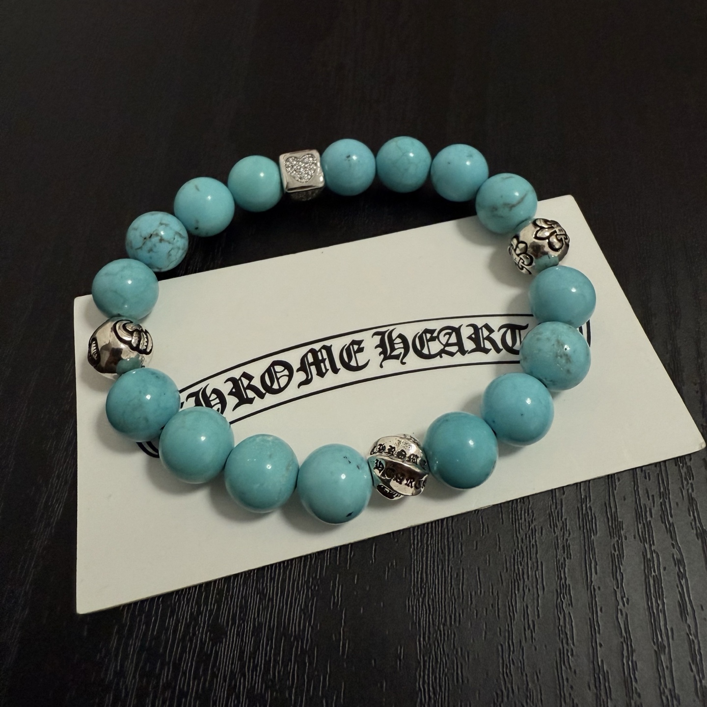 批💰145 新款【专柜品质】Chrome Hearts克罗心经典复古多元素绿松石手串手链 ，快手/ins/小红书热门，凹凸造型不同的花纹设计风格呈现出与众不同 十字架童军花是克罗心的标志 所以更经久不衰 正品打版Chrome Hearts克罗心 区别市场普通轻版 对版对标品质 看字印细节 复古做旧灰氧程度.精工版本！