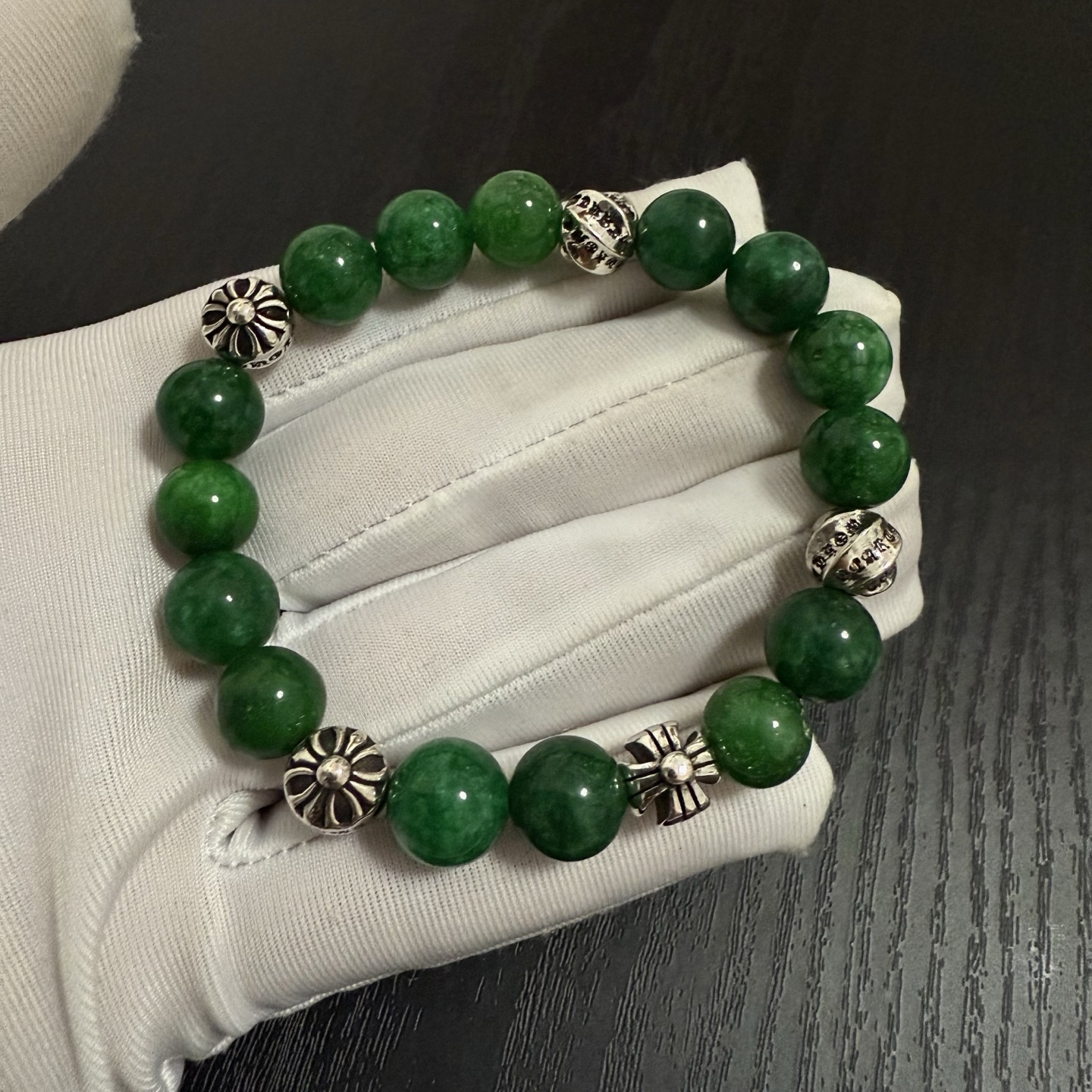 NO:114241,Batch New [Counter Quality] Chrome Hearts Croxin Classic Retro Multi-Element Bracelet Bracelet, Kuaishou/ins/Little Red Book popular, different concave and convex and convex design styles present unique. Cross Scout Flower is Croxin's logo, so it lasts for a long time. Genuine version of Chrome Hearts Croxin, different from the market, benchmark the quality of the version, look at the details of the letter printing, retro, old gray oxygen level. Seiko version!  , jewelry boutique, chrome hearts, chrome hearts, bracelet19860909批 新款【专柜品质】Chrome Hearts克罗心经典复古多元素手串手链 ,快手/ins/小红书热门,凹凸造型不同的花纹设计风格呈现出与众不同 十字架童军花是克罗心的标志 所以更经久不衰 正品打版Chrome Hearts克罗心 区别市场普通轻版 对版对标品质 看字印细节 复古做旧灰氧程度.精工版本！,饰品精品,chrome hearts,chrome hearts,bracelet,Jewelry