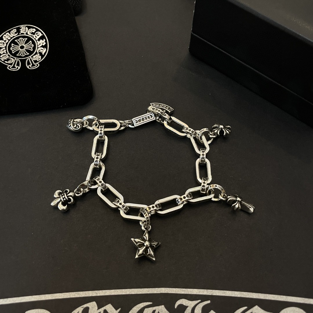 NO:114900,Batch New [Counter Quality] Chrome Hearts Croxin Classic Cross Letter Multi-element Pendant Bracelet. Different concave and convex and concave design styles present unique. Cross Scout flowers are Croxin's ambitions, so they last longer. Genuine version of Chrome Hearts Croxin. Different from the market ordinary light version. Benchmark the quality of the version. Look at the details of the letter printing. Retro and old gray oxygen level. Seiko version!  !  !  Pure handmade ~ Authentic model opening must-have fashion and fashion, both men and women can wear it, same style for couples, original official website, rock punk style silver style, retro elements, trendy and versatile!  , jewelry boutique, chrome hearts, chrome hearts, bracelet19860909批 新款【专柜品质】Chrome Hearts克罗心经典十字架字母多元素吊坠手链 凹凸造型不同的花纹设计风格 呈现出与众不同 十字架 童军花是克罗心的志 所以更经久不衰 正品打版Chrome Hearts克罗心 区别市场普通轻版 对版对标品质 看字印细节 复古做旧灰氧程度.精工版本！！！ 纯手工打造 ～正品开模潮流时尚必备 男女均可佩戴 情侣同款 官网原版 摇滚朋克泰银风格 复古元素 潮流百搭！,饰品精品,chrome hearts,chrome hearts,bracelet,Jewelry