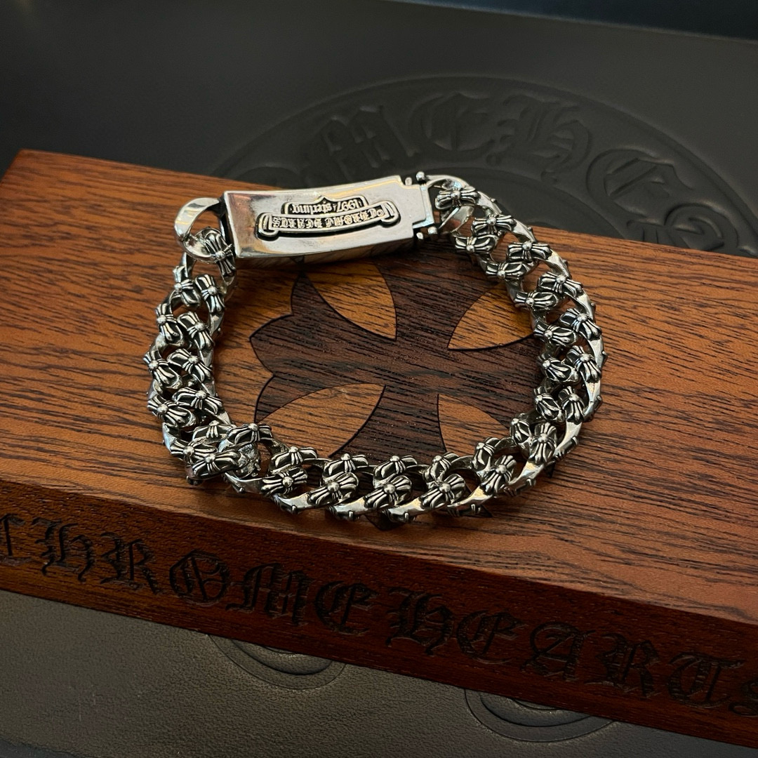 批 专柜品质Chrome Hearts克罗心 经典复古麻花十字花满花黑钻手链，凹凸造型不同的花纹设计风格