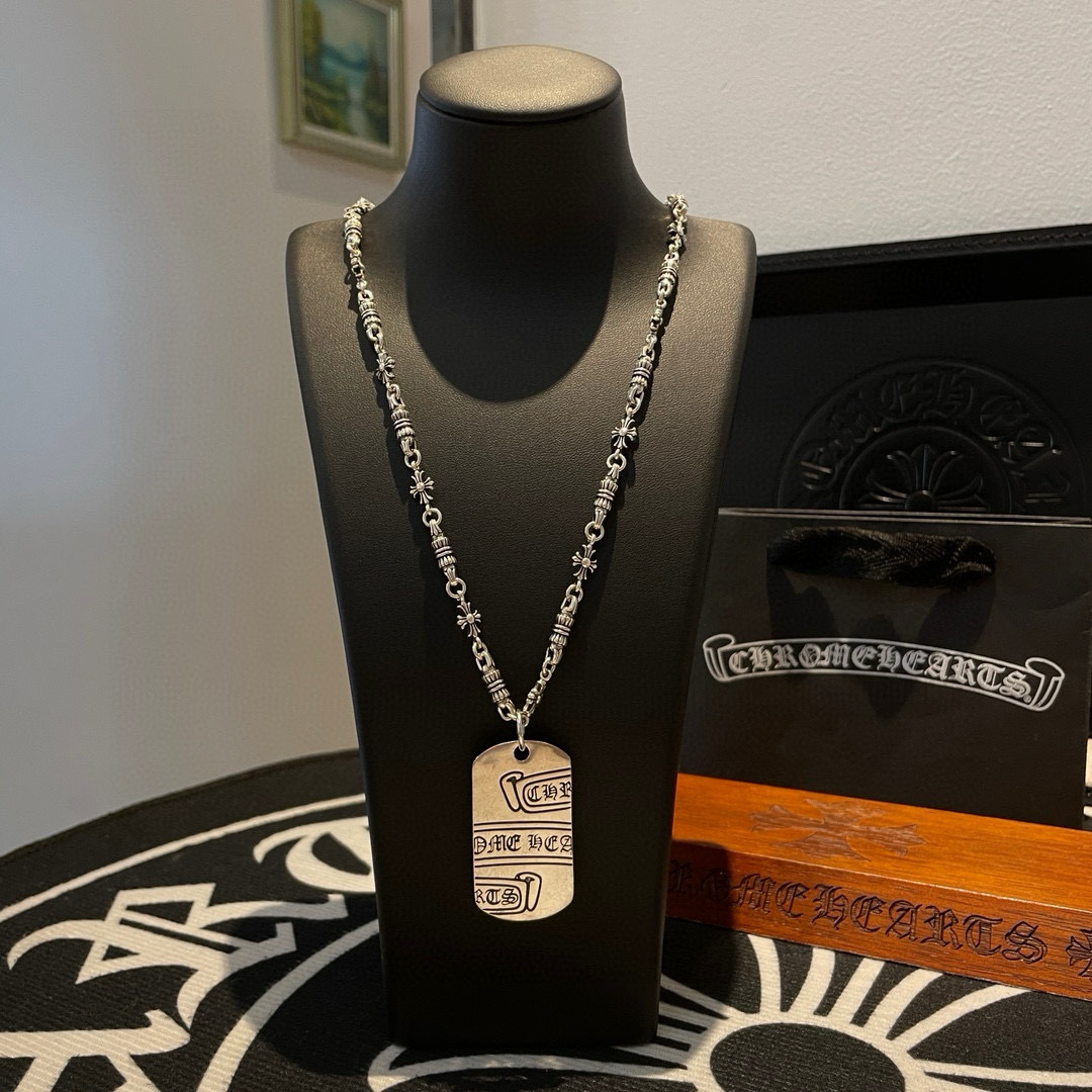 NO:114924,New [Counter Quality] Chrome Hearts Croxin Classic retro necklace Dice pendant Different pattern design styles with concave and convex shapes present uniqueness Cross Scout flowers are Croxin's ambitions, so they last longer. Genuine version of Chrome Hearts Croxin Difference to the market ordinary light version, match the quality of the version, look at the details of the letter printing, the degree of retro old gray oxygen. Seiko version!  !  !  Pure handmade ~ Authentic model opening must-have fashion and fashion, both men and women can wear it, same style for couples, original official website, rock punk style silver style, retro elements, trendy and versatile!  , jewelry boutique, chrome hearts, chrome hearts, necklace19860909新款【专柜品质】Chrome Hearts克罗心 经典复古项链 骰子吊坠 凹凸造型不同的花纹设计风格 呈现出与众不同 十字架 童军花是克罗心的志 所以更经久不衰 正品打版Chrome Hearts克罗心 区别市场普通轻版 对版对标品质 看字印细节 复古做旧灰氧程度.精工版本！！！ 纯手工打造 ～正品开模潮流时尚必备 男女均可佩戴 情侣同款 官网原版 摇滚朋克泰银风格 复古元素 潮流百搭！,饰品精品,chrome hearts,chrome hearts,necklace,Jewelry
