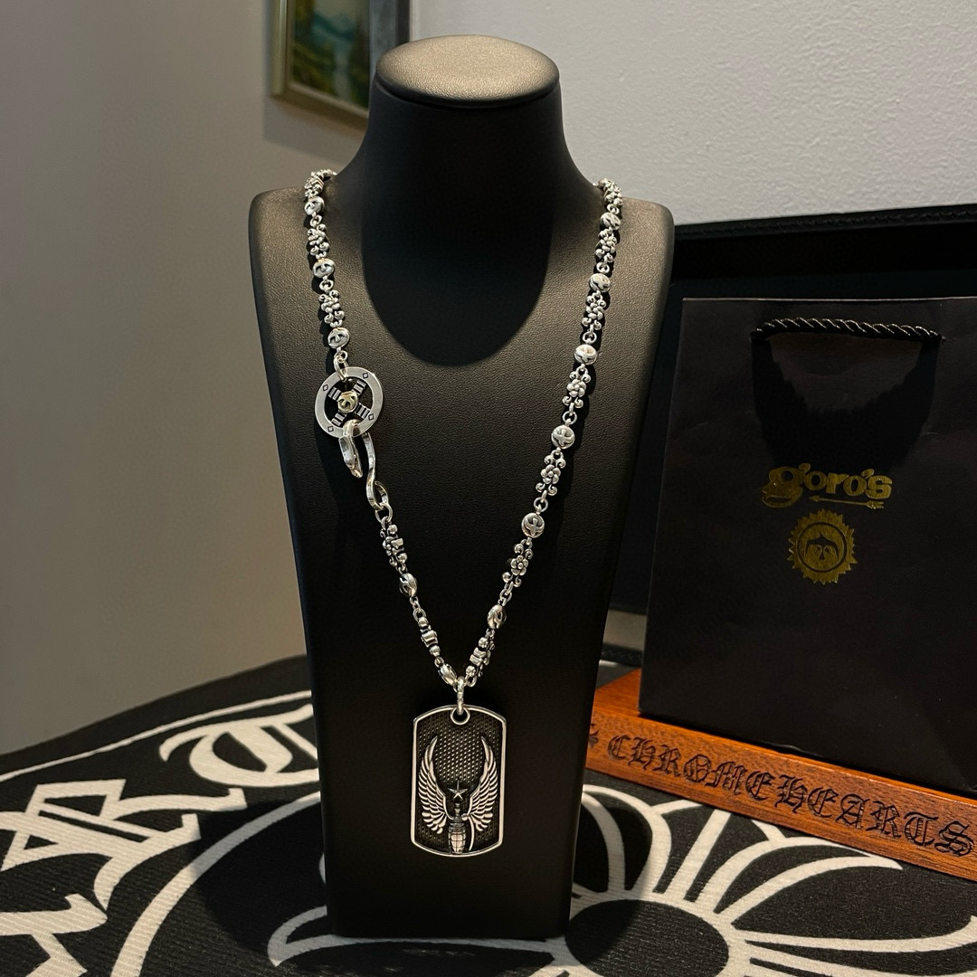 NO:115384,[New Products are on the Shelves] Goro’s Takahashi Goro Square Brand Wing Pendant, Takahashi Classic Ascension Necklace, Top Version, Accepted Exclusive Shot, Mainly Focused on the High-end Market, Kuaishou/ins/Xiaohongshu Hot Style, absolutely different from the ordinary version!  The details of the picture product are consistent with ZP!  Original production process, precision quality, purely handmade, authentic model opening, fashion essentials, both men and women can wear, same couple style, rock punk silver style, retro elements, trendy and versatile, same style on the official website, fine jewelry, necklace19860909批【新品上架】Goro’s高桥吾郎方牌翅膀吊坠,高桥经典飞鸟项链,顶级版本,认准独家拍摄,主攻高端市场 ,快手/ins/小红书热门款,绝对区别普通版本！图片产品细节与ZP一致！原版制作工艺 精工品质 纯手工打造 ～正品开模潮流时尚必备 男女均可佩戴 情侣款同款 摇滚朋克泰银风格 复古元素 潮流百搭 官网同款,饰品精品,necklace,Jewelry
