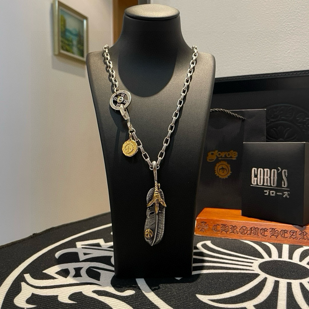 NO:115401,[New Products on Shelves] Goro Takahashi Retro Feather Pendant Classic Takahashi Letter Necklace Top Version Definitely Exclusive Shot Mainly Attack on the High-end Market Absolutely Different from the Ordinary Version!  The details of the picture product are consistent with ZP!  Original production process, precision quality, purely handmade, authentic model opening, fashion essentials, both men and women can wear, same couple style, rock punk silver style, retro elements, trendy and versatile, same style on the official website, fine jewelry, necklace19860909批【新品上架】Goro’s高桥吾郎 复古羽毛吊坠 经典高桥字母项链 顶级版本 认准独家拍摄 主攻高端市场 绝对区别普通版本！图片产品细节与ZP一致！原版制作工艺 精工品质 纯手工打造 ～正品开模潮流时尚必备 男女均可佩戴 情侣款同款 摇滚朋克泰银风格 复古元素 潮流百搭 官网同款,饰品精品,necklace,Jewelry
