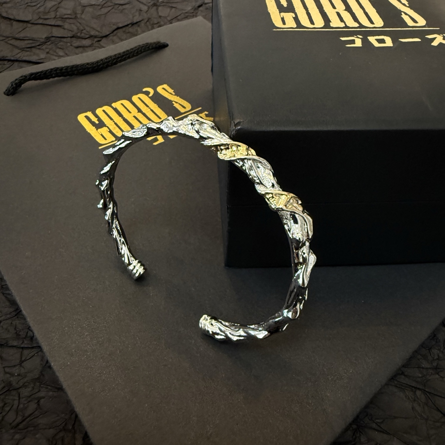 NO:115381,Pick [New Products on Shelves] Goro Takahashi Goro Open Bracelet Top Version, Accept Exclusive Shot, Focus on the High-end Market, Absolutely Different from the Ordinary Version!  The details of the picture product are consistent with ZP!  Original production process, precision quality, purely handmade, authentic model opening, fashion essentials, both men and women can wear, same couple style, rock punk silver style, retro elements, trendy and versatile, same style on the official website, fine jewelry, bracelet19860909批【新品上架】Goro’s高桥吾郎开口手镯 顶级版本 认准独家拍摄 主攻高端市场 绝对区别普通版本！图片产品细节与ZP一致！原版制作工艺 精工品质 纯手工打造 ～正品开模潮流时尚必备 男女均可佩戴 情侣款同款 摇滚朋克泰银风格 复古元素 潮流百搭 官网同款,饰品精品,bracelet,Jewelry