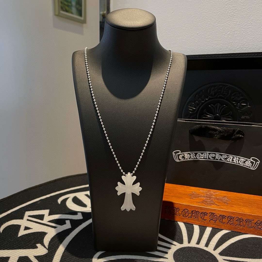 NO:115395,New Chrome Hearts Croxin Cross Resin Round Bead Necklace, exquisite counter craftsmanship, quality assurance, same style for men and women, multiple styles, stacked and beautiful. This is not only a necklace, but also a fashionable weapon to show your personality and taste!  Resin material makes the necklace full of texture, light and comfortable, and it is free to wear., jewelry quality, chrome hearts, chrome hearts, necklace19860909批 新款Chrome Hearts 克罗心十字架树脂圆珠项链,精致专柜工艺,品质保证,男女同款,多种风格搭配,叠戴也很好看,这不仅仅是一条项链,更是你展现个性与品味的时尚利器！树脂材质使得项链质感十足,轻盈又舒适,佩戴起来毫无负担.,饰品精品,chrome hearts,chrome hearts,necklace,Jewelry