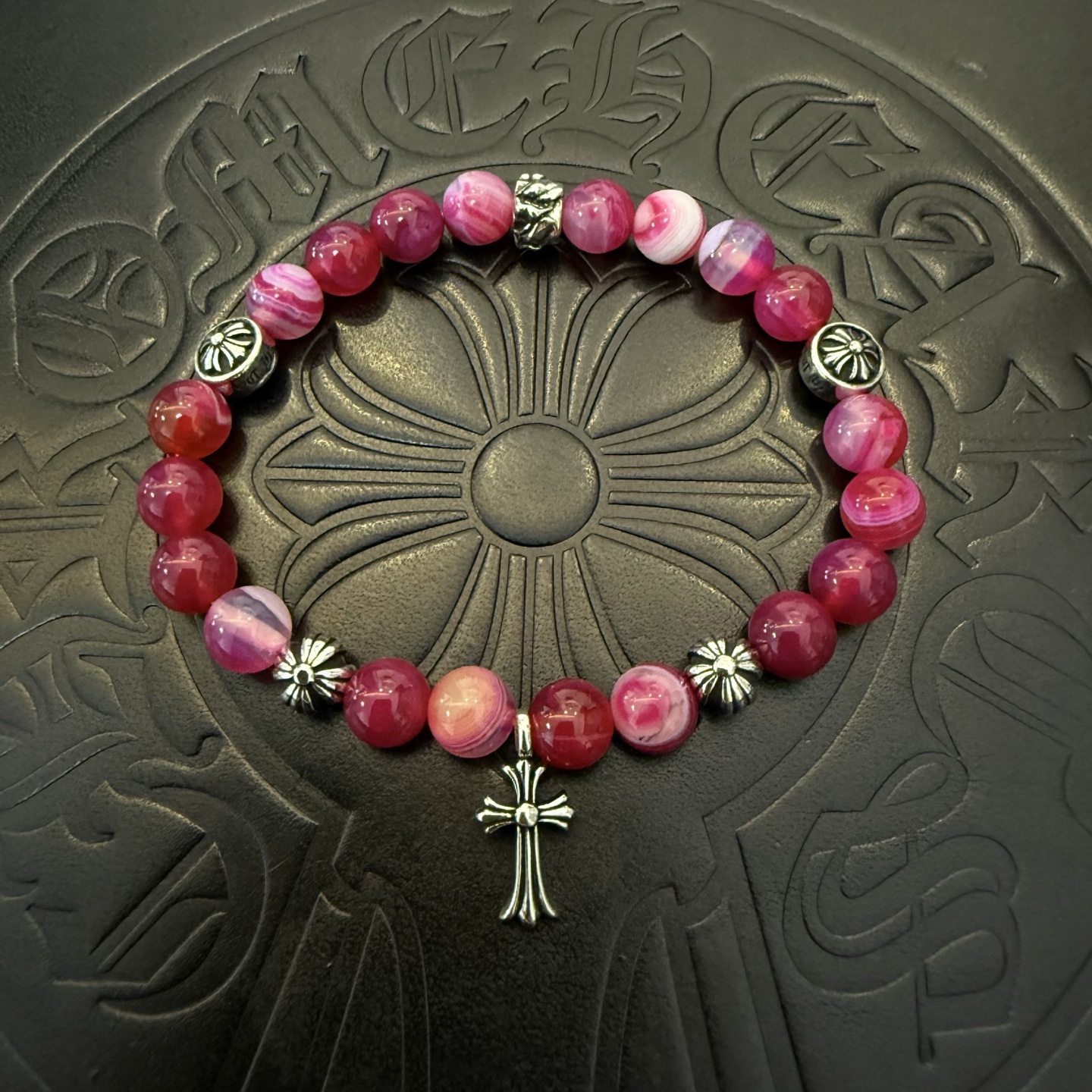 NO:115408,Batch New Model [Counter Quality] Chrome Hearts Croxin Classic Retro Multi-Element Bracelet Bracelet, Kuaishou/ins/Little Red Book Popular, Different Concave and Convex Scout Flowers present unique styles. Cross Scout Flowers are Croxin's logo, so they last longer. Genuine version Chrome Hearts Croxin Difference to the market ordinary light version, match the quality of the version, look at the details of the letter printing, retro and old gray oxygen level. Seiko version!  , jewelry boutique, chrome hearts, chrome hearts, bracelet19860909批 新款【专柜品质】Chrome Hearts克罗心 经典复古多元素手串手链 ,快手/ins/小红书热门,凹凸造型不同的花纹设计风格呈现出与众不同 十字架童军花是克罗心的标志 所以更经久不衰 正品打版Chrome Hearts克罗心 区别市场普通轻版 对版对标品质 看字印细节 复古做旧灰氧程度.精工版本！,饰品精品,chrome hearts,chrome hearts,bracelet,Jewelry