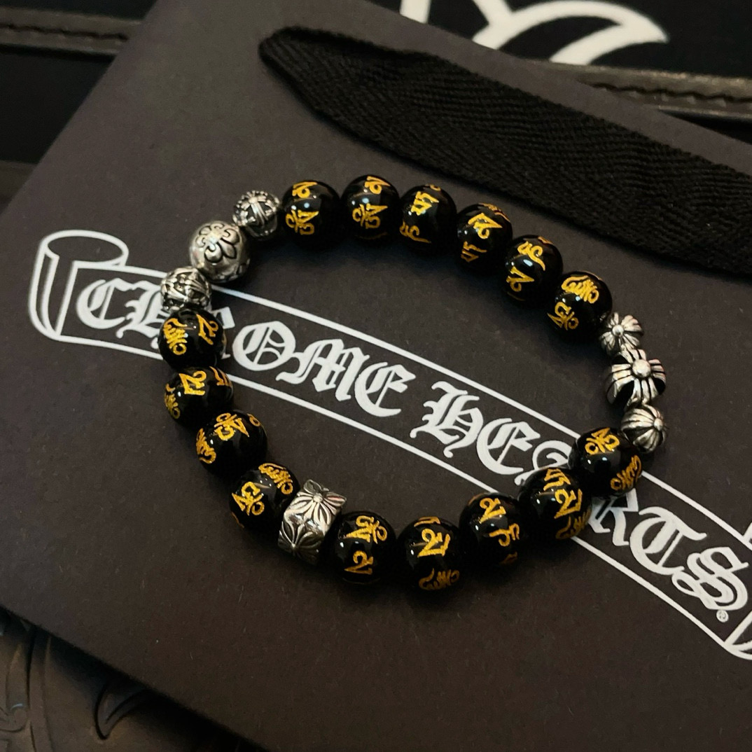 NO:115703,New [Counter Quality] Chrome Hearts Croxin classic retro multi-element bracelet bracelet with different concave and convex shapes presents unique styles Cross Scout flowers are Croxin's ambitions, so they last longer. Genuine version Chrome Hearts Croxin is different from the market ordinary light version, match the quality of the version, look at the details of the letter printing, the degree of retro old gray oxygen. Seiko version!  !  !  Pure handmade ~ Authentic model opening must-have fashion and fashion, both men and women can wear it, same style for couples, original official website, rock punk style silver style, retro elements, trendy and versatile!  , jewelry boutique, chrome hearts, chrome hearts, bracelet19860909新款【专柜品质】Chrome Hearts克罗心经典复古多元素手链手串,凹凸造型不同的花纹设计风格 呈现出与众不同 十字架 童军花是克罗心的志 所以更经久不衰 正品打版Chrome Hearts克罗心 区别市场普通轻版 对版对标品质 看字印细节 复古做旧灰氧程度.精工版本！！！ 纯手工打造 ～正品开模潮流时尚必备 男女均可佩戴 情侣同款 官网原版 摇滚朋克泰银风格 复古元素 潮流百搭！,饰品精品,chrome hearts,chrome hearts,bracelet,Jewelry