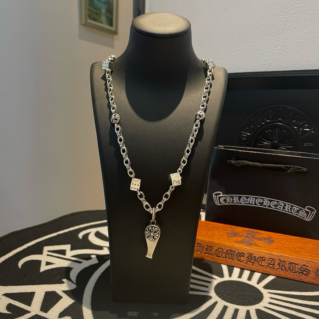 NO:115705,New [Counter Quality] Chrome Hearts Croxin Classic retro cross ball dice necklace Cross fancy pendant Kuaishou/ins/Little Red Book Popular, Different concave and convex design styles, presenting uniqueness, Cross Scout flowers are Croxin's ambition, so they last longer, genuine version Chrome Hearts Croxin, differentiate the market ordinary light version, benchmark the quality of the version, look at the details of the letter printing, retro old gray oxygen level. Seiko version!  !  !  Pure handmade ~ Authentic model opening must-have fashion and fashion, both men and women can wear it, same style for couples, original official website, rock punk style silver style, retro elements, trendy and versatile!  , jewelry boutique, chrome hearts, chrome hearts, necklace19860909新款【专柜品质】Chrome Hearts克罗心 经典复古十字花球骰子项链 十字花哨子吊坠 快手/ins/小红书热门 凹凸造型不同的花纹设计风格 呈现出与众不同 十字架 童军花是克罗心的志 所以更经久不衰 正品打版Chrome Hearts克罗心 区别市场普通轻版 对版对标品质 看字印细节 复古做旧灰氧程度.精工版本！！！ 纯手工打造 ～正品开模潮流时尚必备 男女均可佩戴 情侣同款 官网原版 摇滚朋克泰银风格 复古元素 潮流百搭！,饰品精品,chrome hearts,chrome hearts,necklace,Jewelry