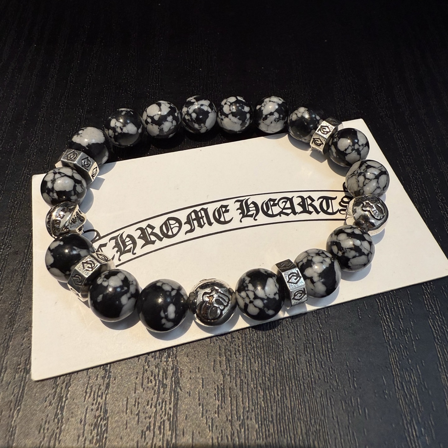 💰145 新款【专柜品质】Chrome Hearts克罗心 经典复古多元素手串手链 ,快手/ins/小红书热门,凹凸造型不同的花纹设计风格呈现出与众不同 十字架童军花是克罗心的标志 所以更经久不衰 正品打版Chrome Hearts克罗心 区别市场普通轻版 对版对标品质 看字印细节 复古做旧灰氧程度.精工版本!