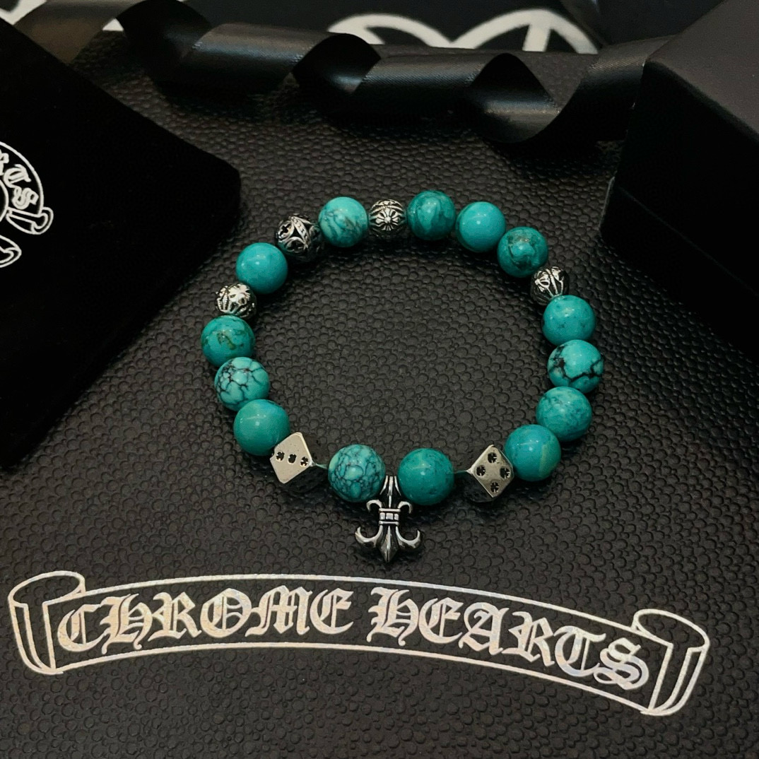 💰145 新款【专柜品质】Chrome Hearts克罗心经典复古多元素绿松石手串手链 ,快手/ins/小红书热门,凹凸造型不同的花纹设计风格呈现出与众不同 十字架童军花是克罗心的标志 所以更经久不衰 正品打版Chrome Hearts克罗心 区别市场普通轻版 对版对标品质 看字印细节 复古做旧灰氧程度.精工版本!