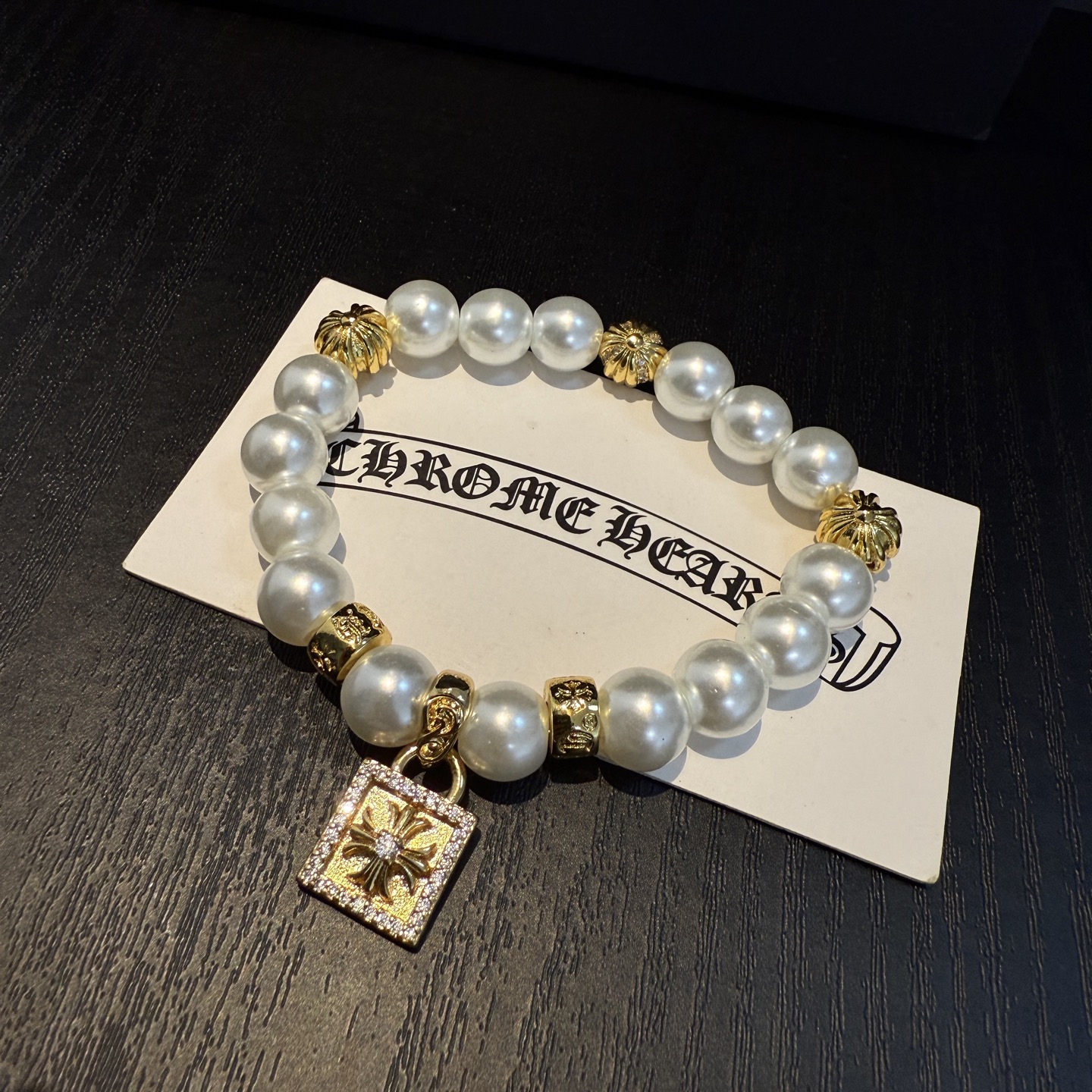  新款【专柜品质】Chrome Hearts克罗心复古多元素珍珠手串手链 凹凸造型不同的花纹设计风格呈现