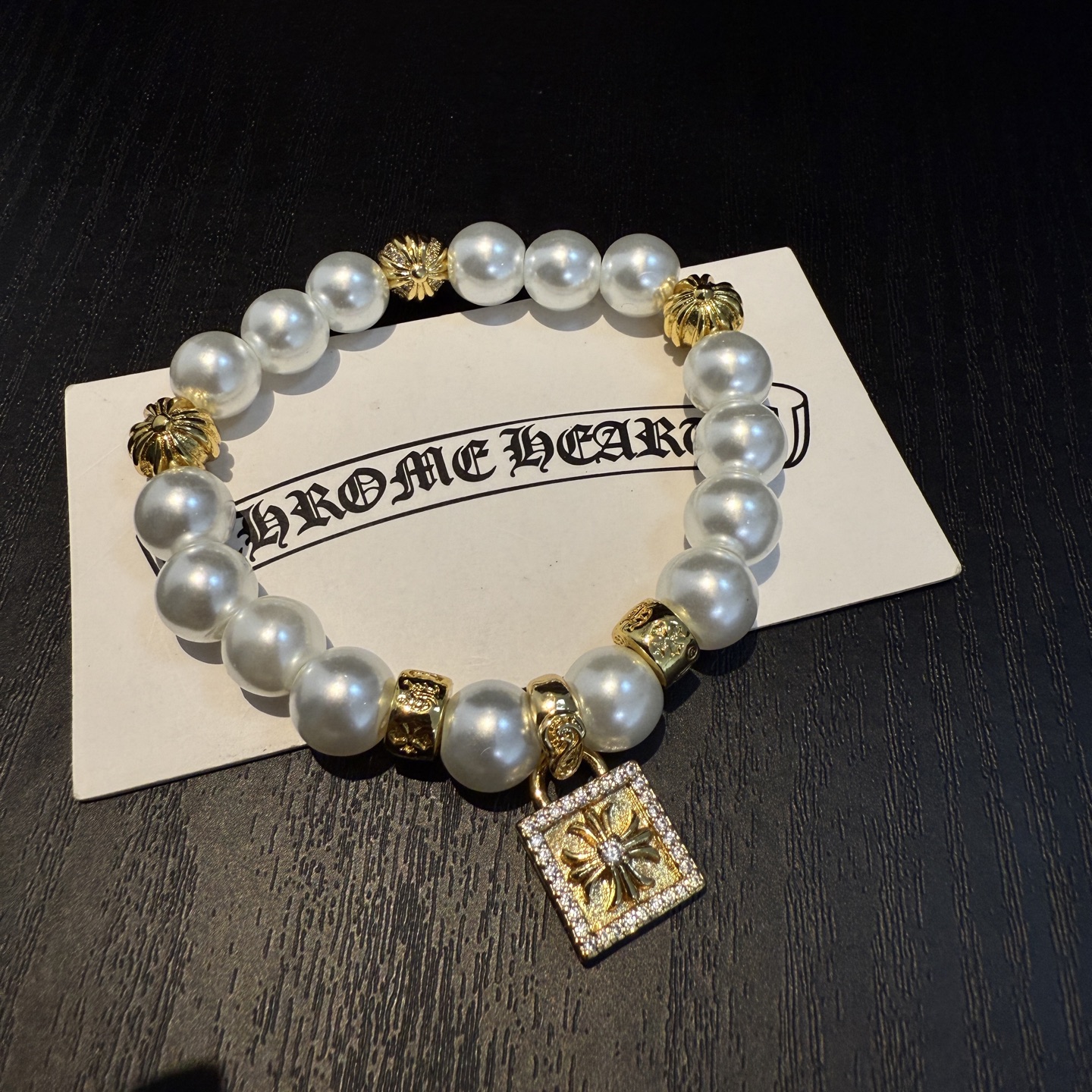  新款【专柜品质】Chrome Hearts克罗心复古多元素珍珠手串手链 凹凸造型不同的花纹设计风格呈现