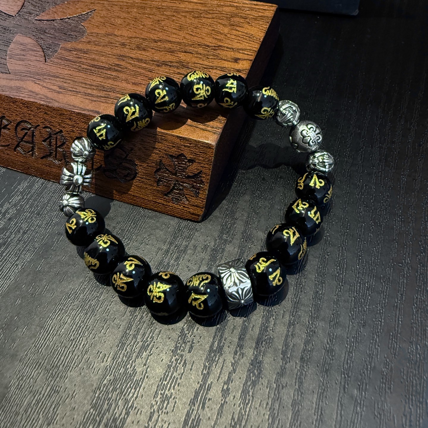  新款【专柜品质】Chrome Hearts克罗心复古多元素手串手链 凹凸造型不同的花纹设计风格呈现出与