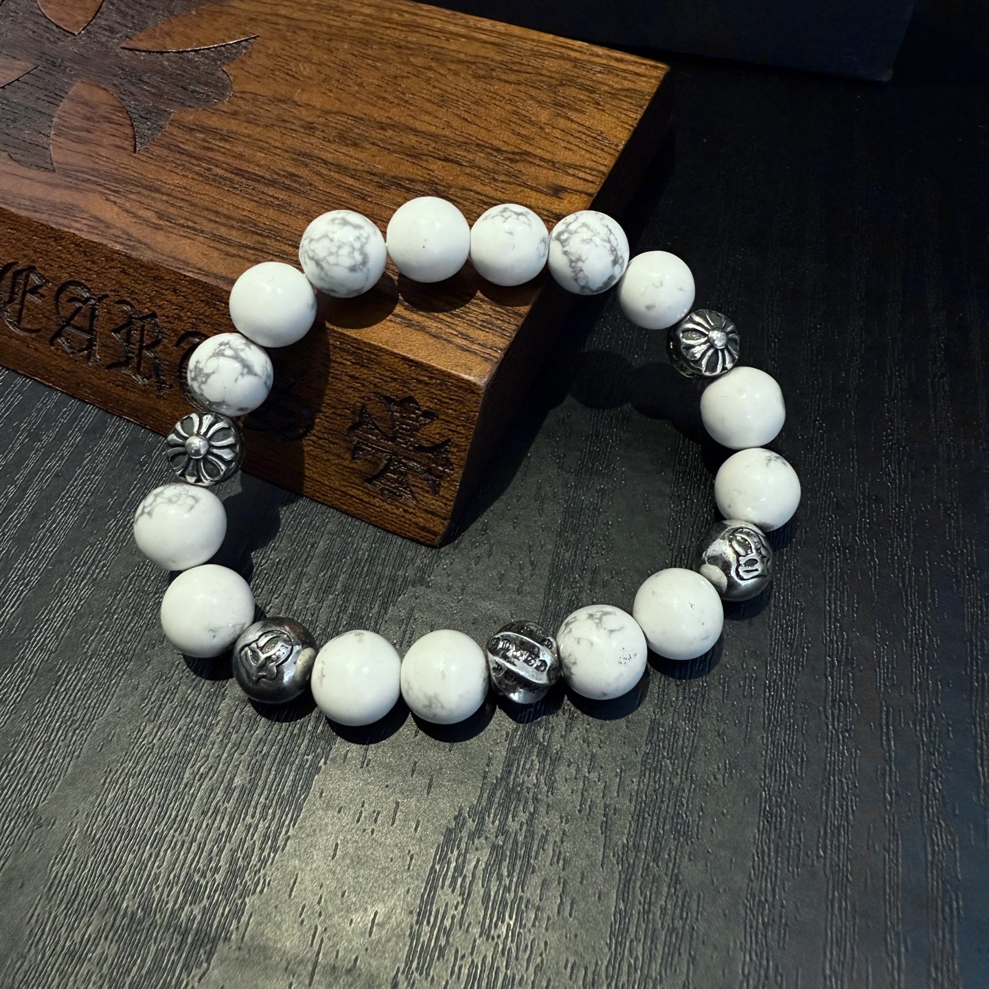  新款【专柜品质】Chrome Hearts克罗心复古多元素手串手链 凹凸造型不同的花纹设计风格呈现出与