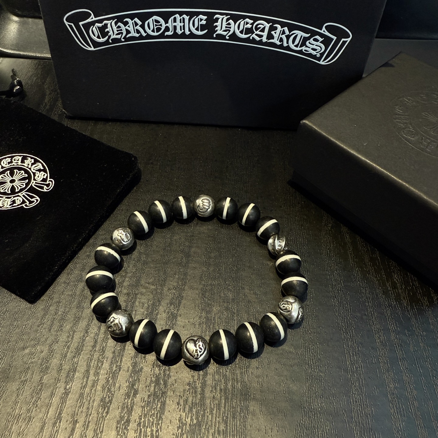  新款【专柜品质】Chrome Hearts克罗心复古多元素手串手链 凹凸造型不同的花纹设计风格呈现出与