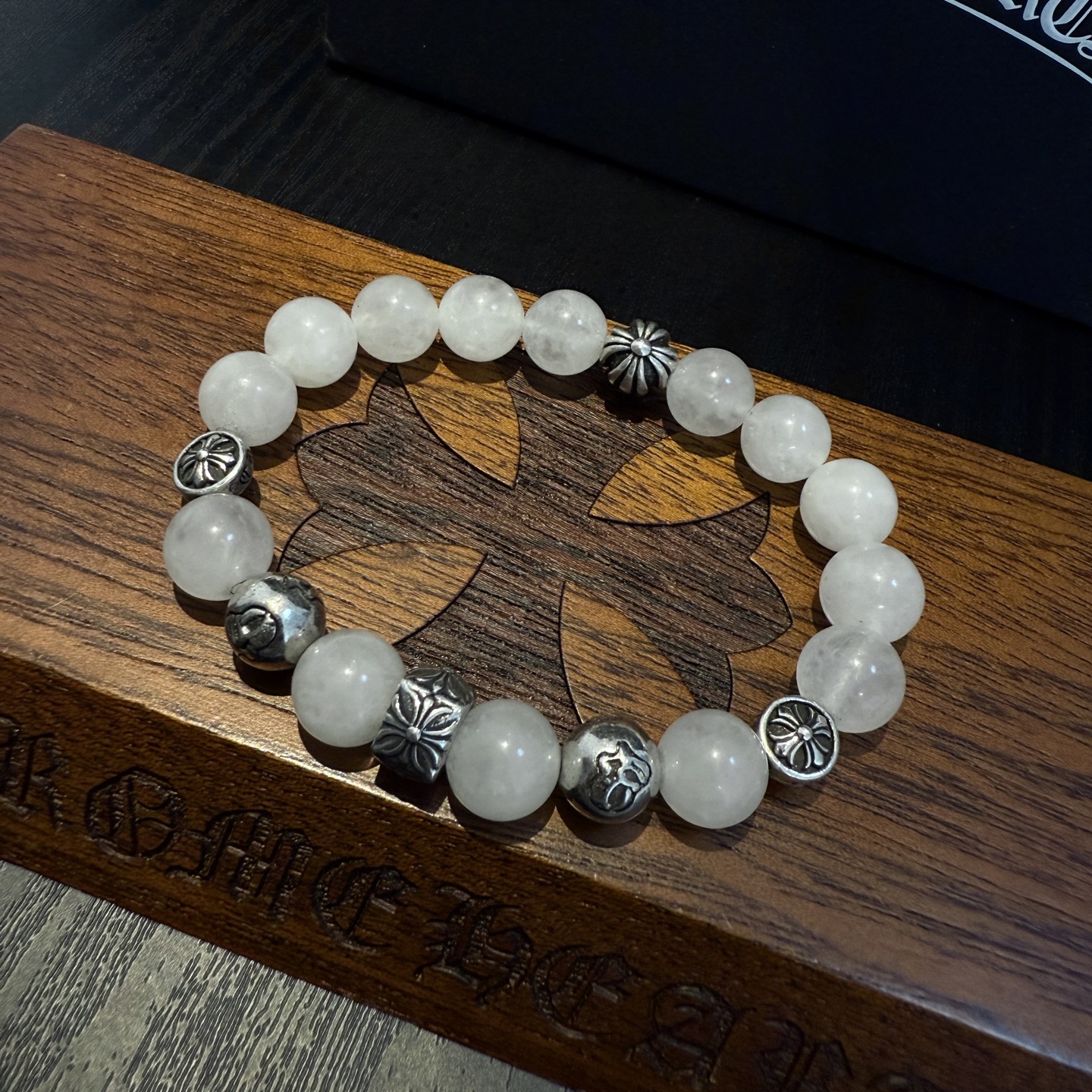  新款【专柜品质】Chrome Hearts克罗心复古多元素手串手链 凹凸造型不同的花纹设计风格呈现出与
