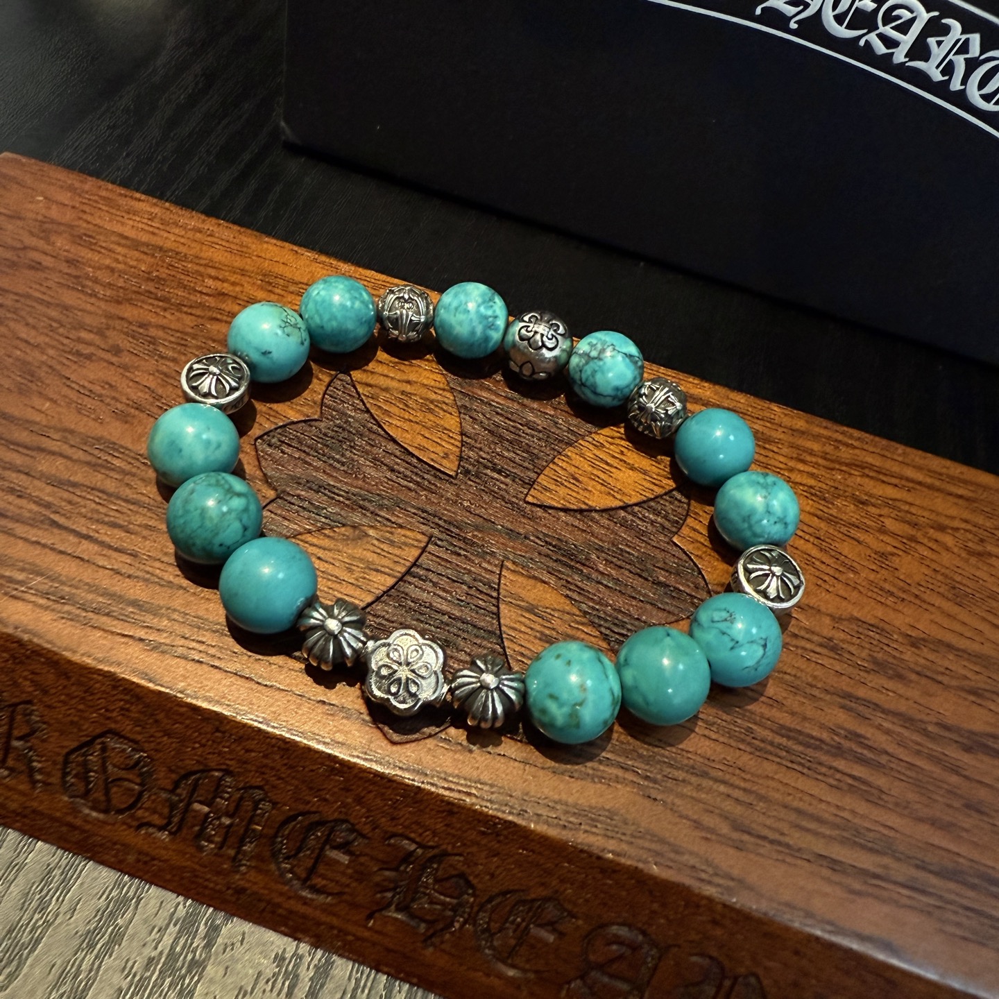  新款【专柜品质】Chrome Hearts克罗心复古多元素手串手链 凹凸造型不同的花纹设计风格呈现出与