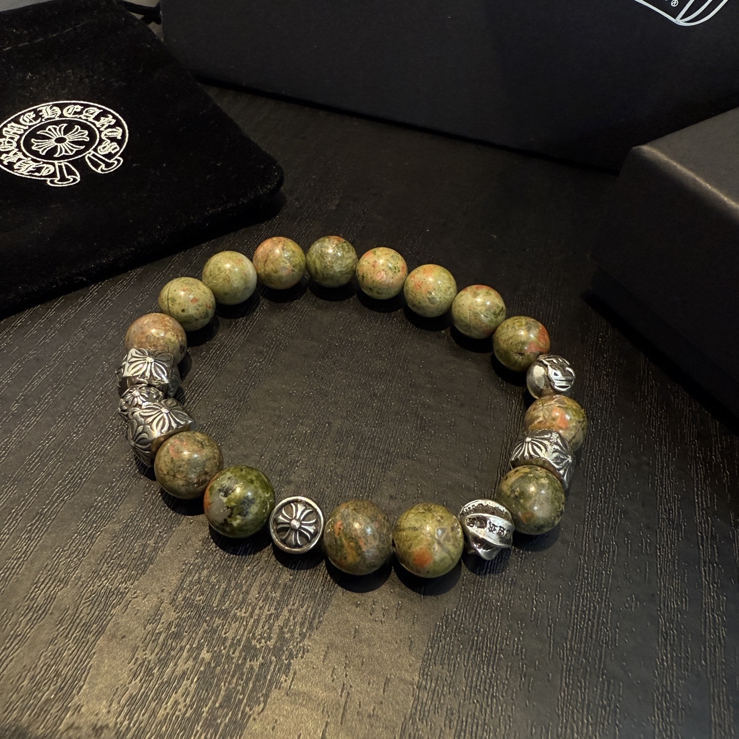  新款【专柜品质】Chrome Hearts克罗心复古多元素手串手链 凹凸造型不同的花纹设计风格呈现出与