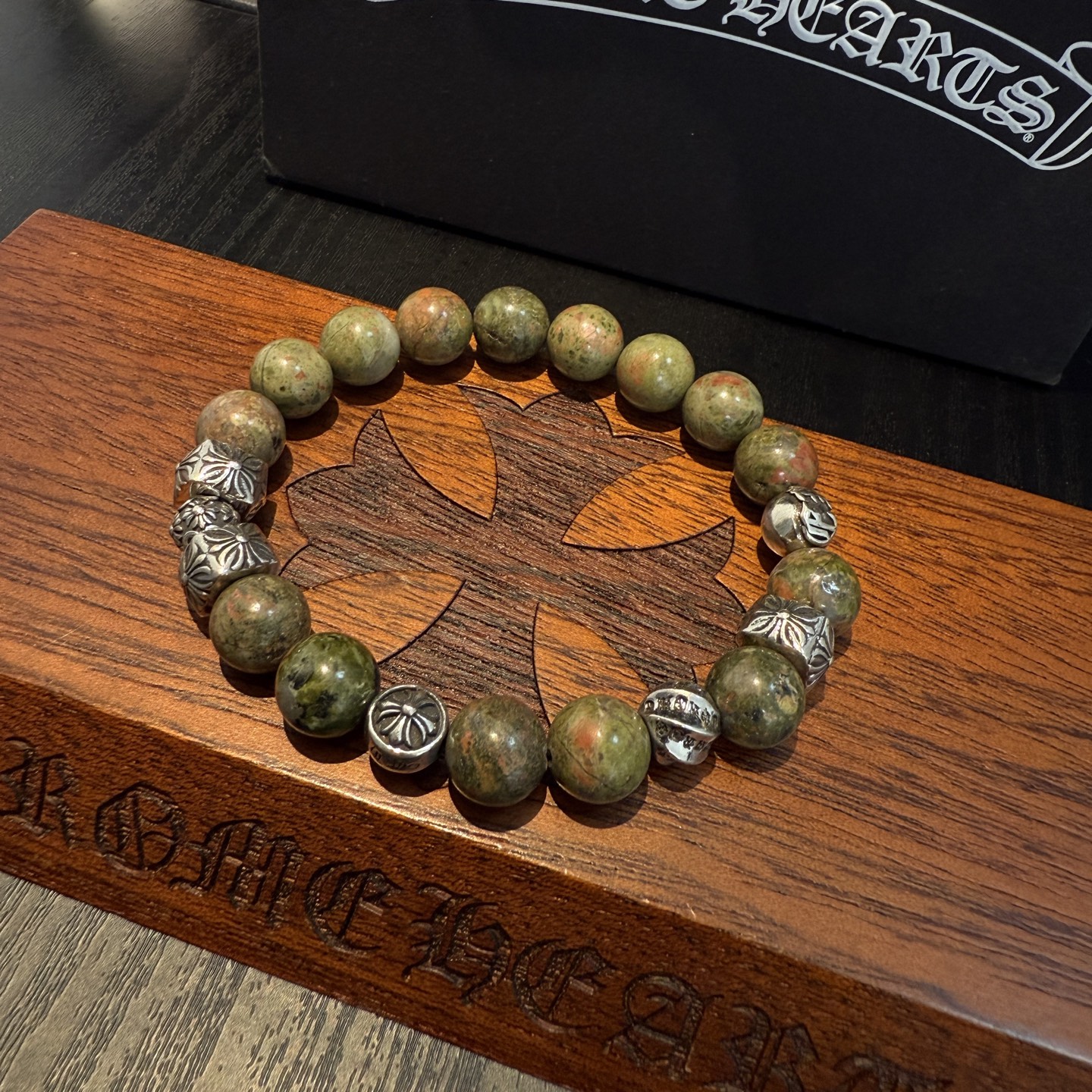  新款【专柜品质】Chrome Hearts克罗心复古多元素手串手链 凹凸造型不同的花纹设计风格呈现出与