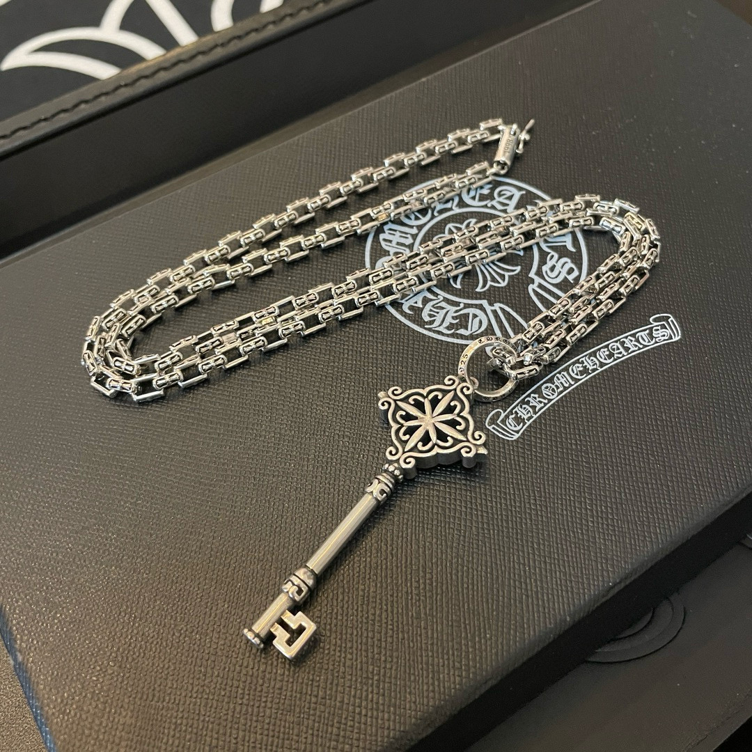  新款【专柜品质】Chrome Hearts克罗心 经典复古十字架项链 钥匙花吊坠 凹凸造型不同的花纹设
