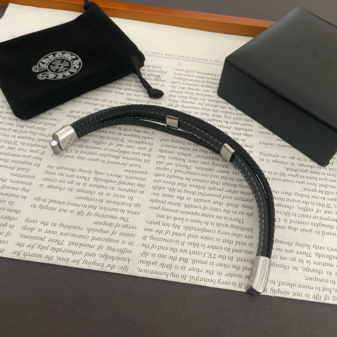  新款【专柜品质】Chrome Hearts克罗心 经典皮绳手镯 凹凸造型不同的花纹设计风格 呈现出与众